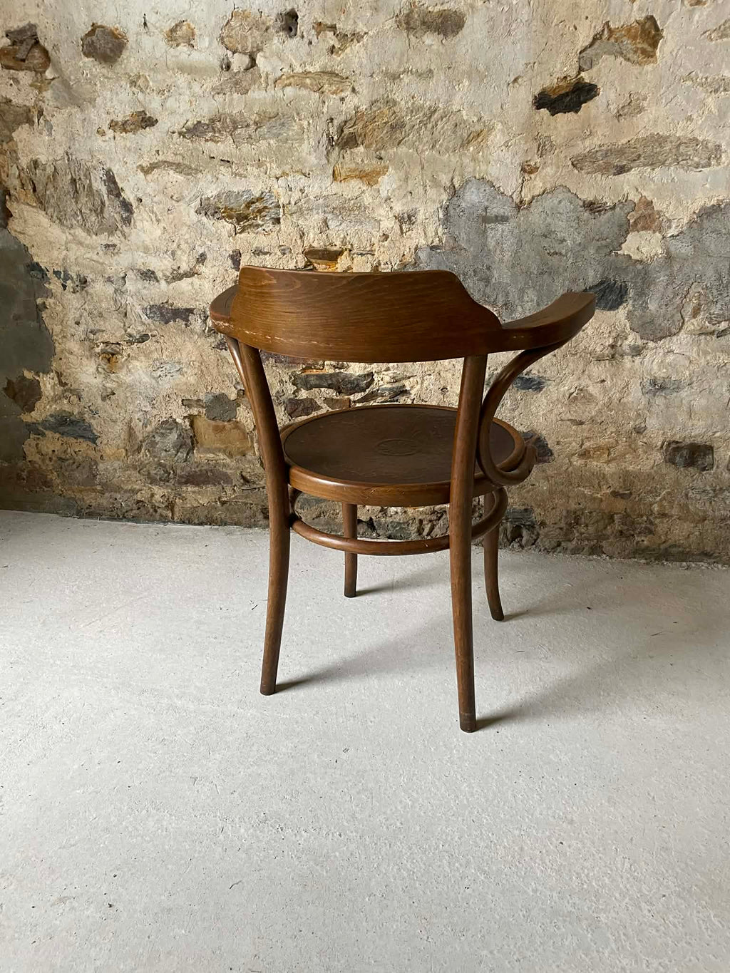 Fauteuil Thonet ancien en bois cintré – estampillé