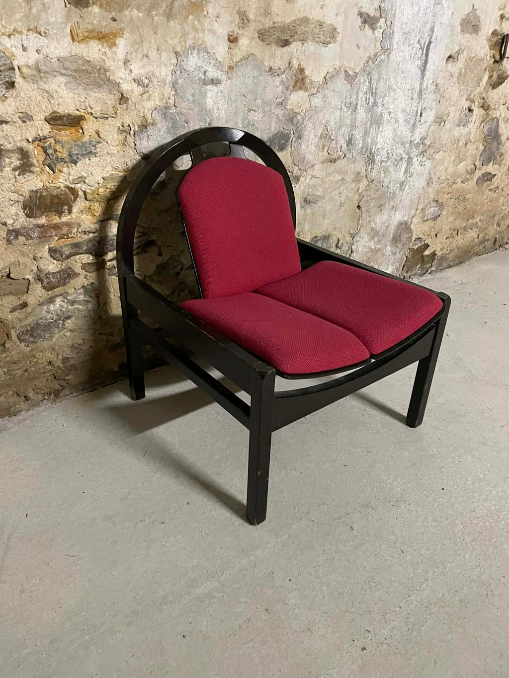Fauteuil Baumann vintage en bois noir et tissu rouge