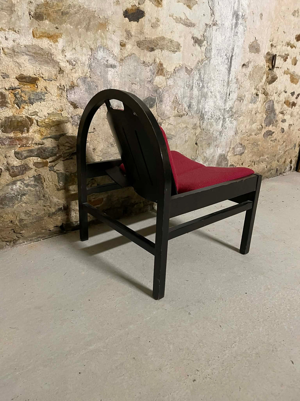 Fauteuil Baumann vintage en bois noir et tissu rouge