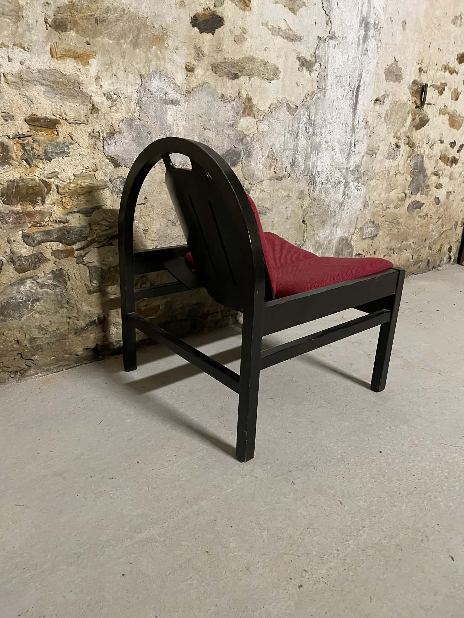 Fauteuil Baumann vintage en bois noir et tissu rouge