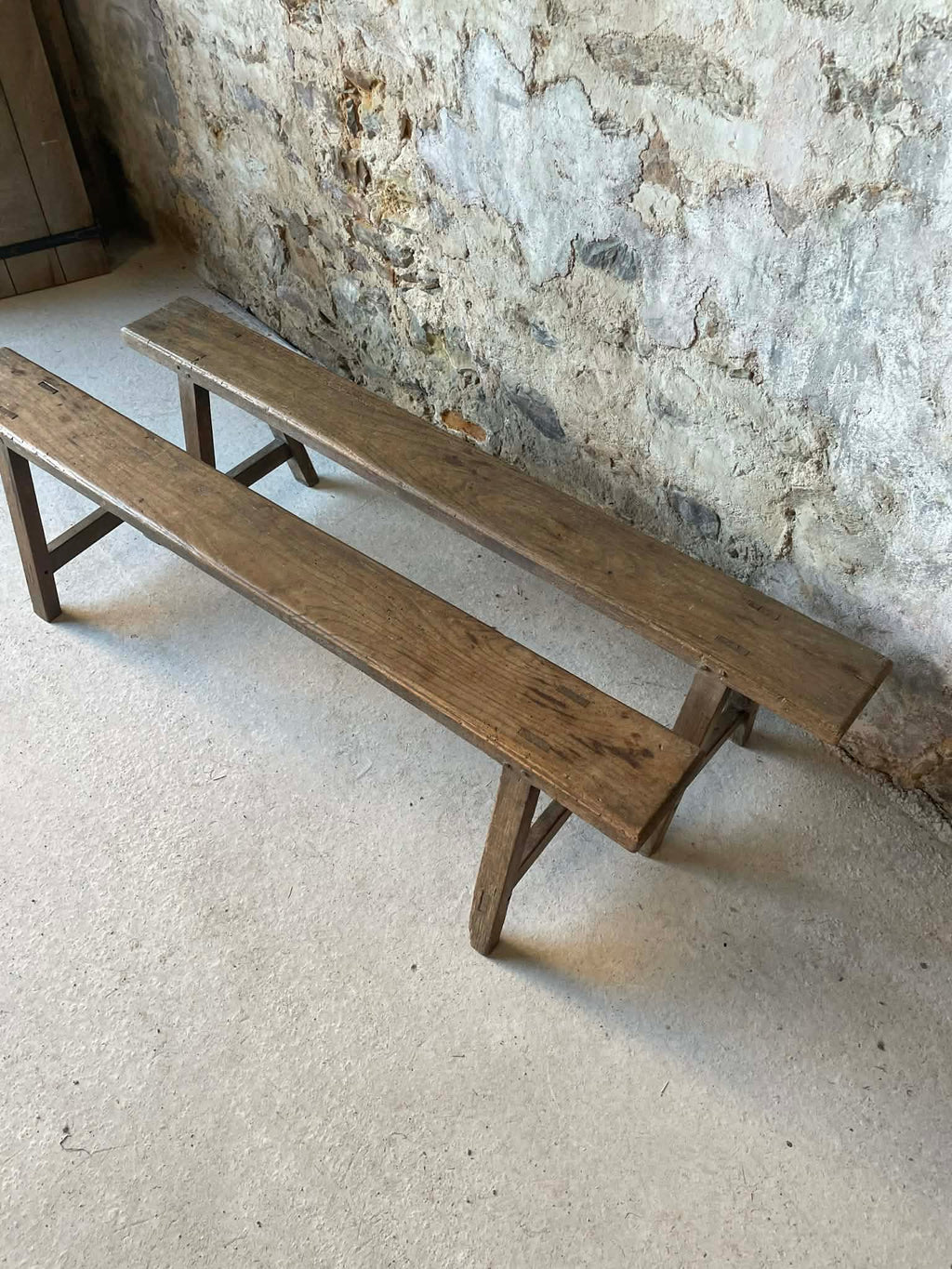 Lot de 2 bancs ancien en bois massif – style rustique