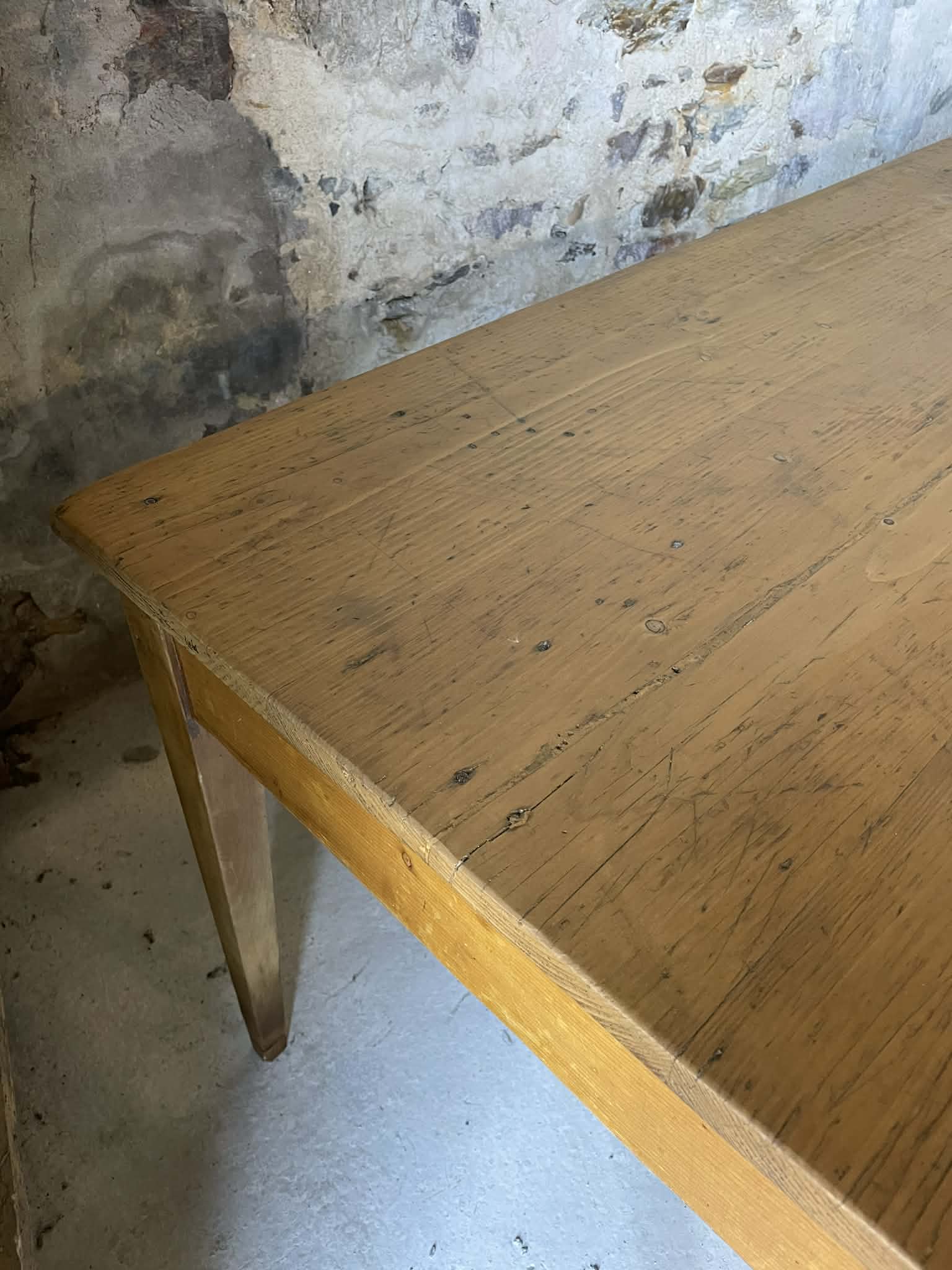 Grande table ancienne en bois pieds fuseaux