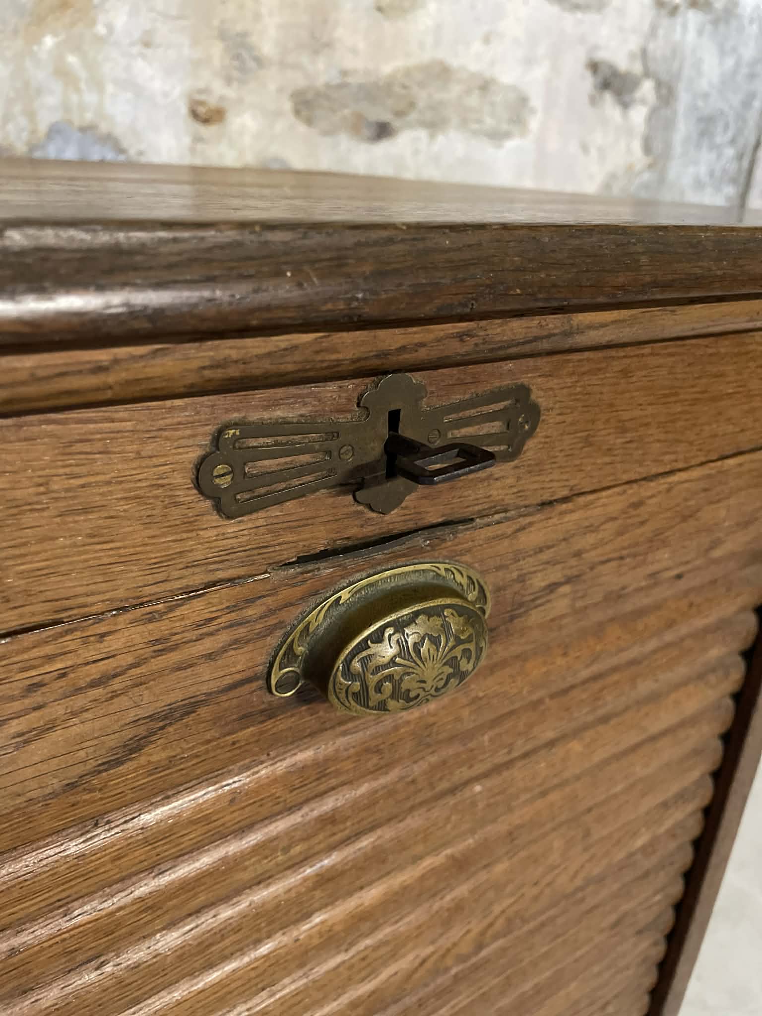 Meuble à rideau vintage en bois