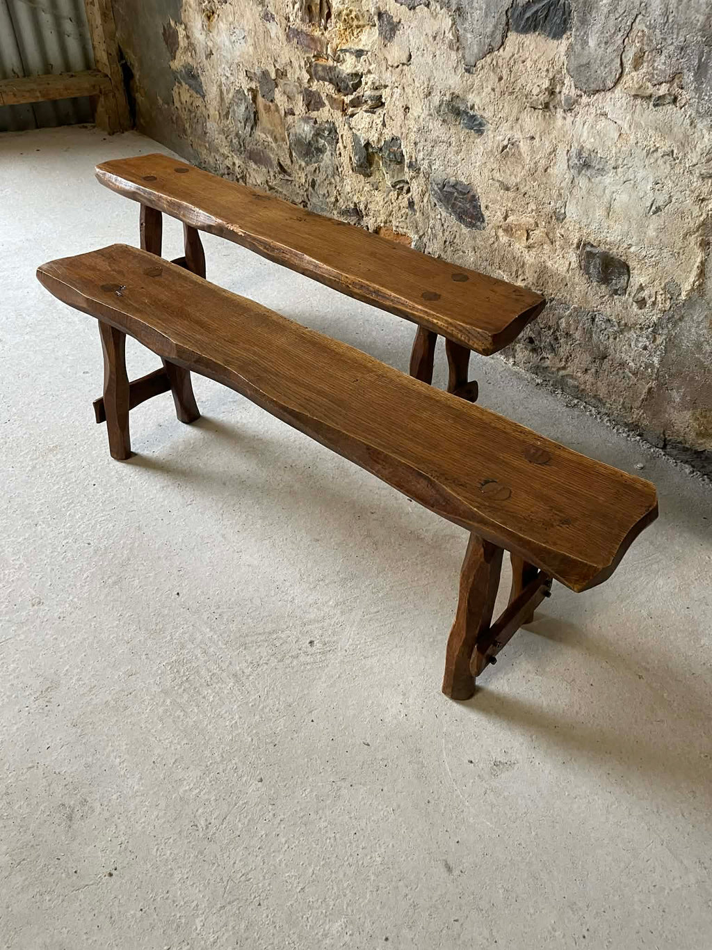 Lot de petits bancs rustiques en chêne massif