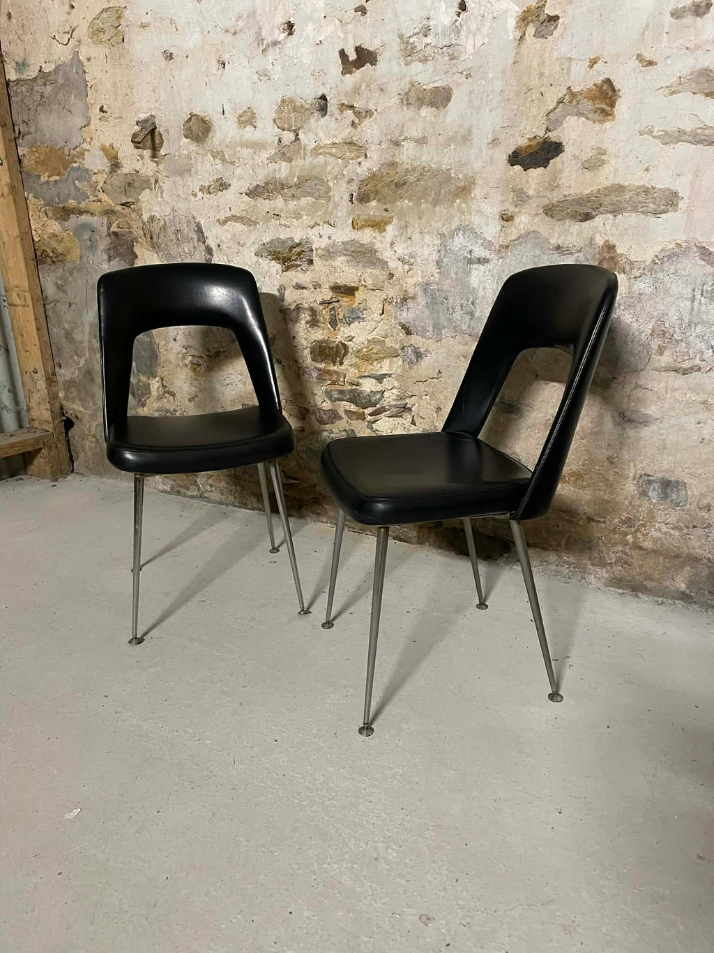 Lot de 2 chaises design noir pieds métal style contemporain