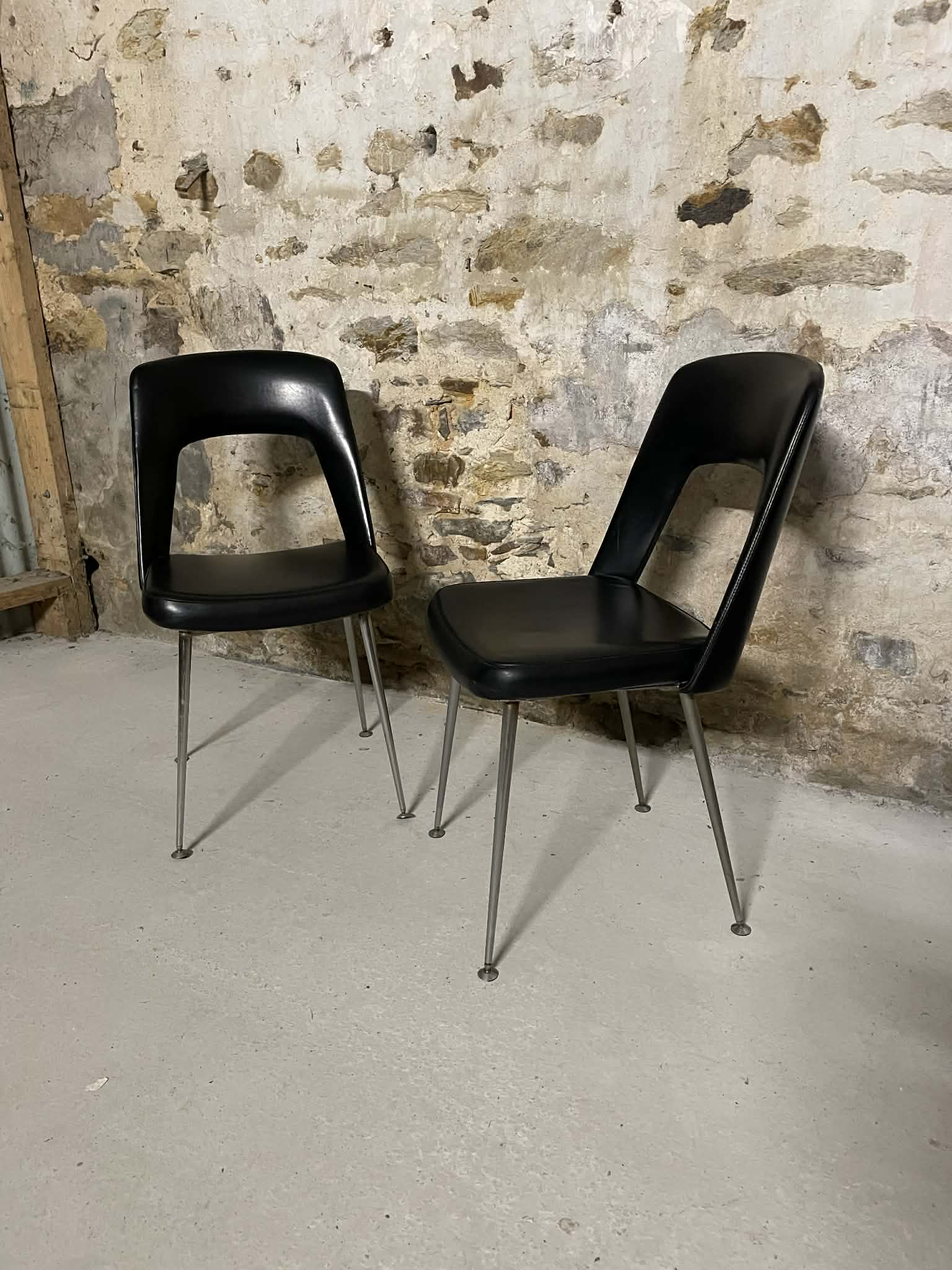 Lot de 2 chaises design noir pieds métal style contemporain