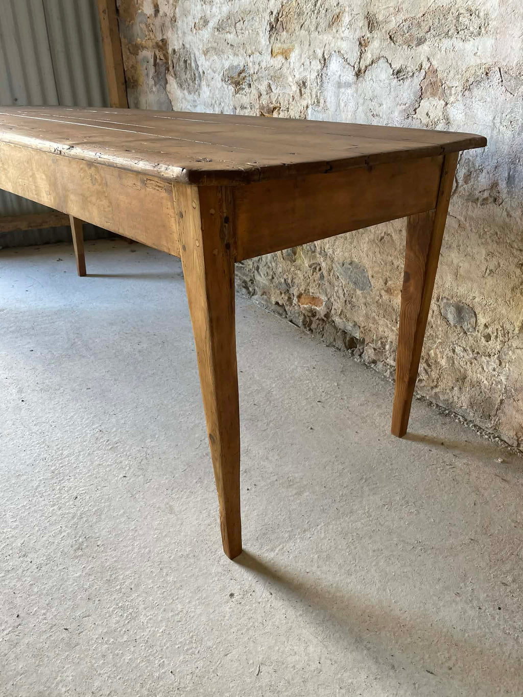 Table ancienne en bois pieds fuseaux