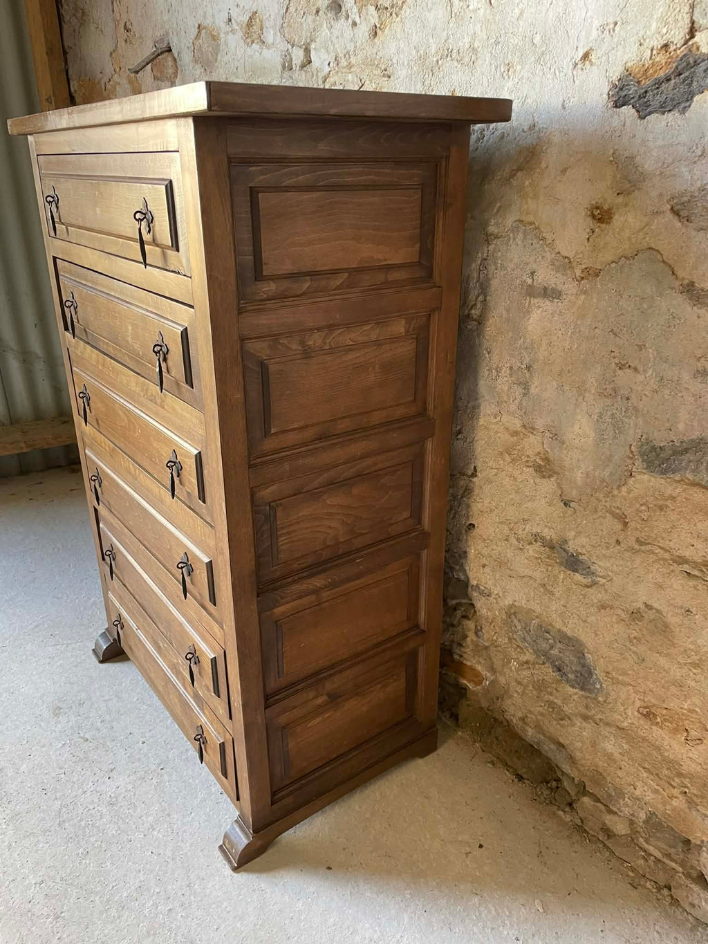 Commode écossaise en bois d’olivier – 6 tiroirs