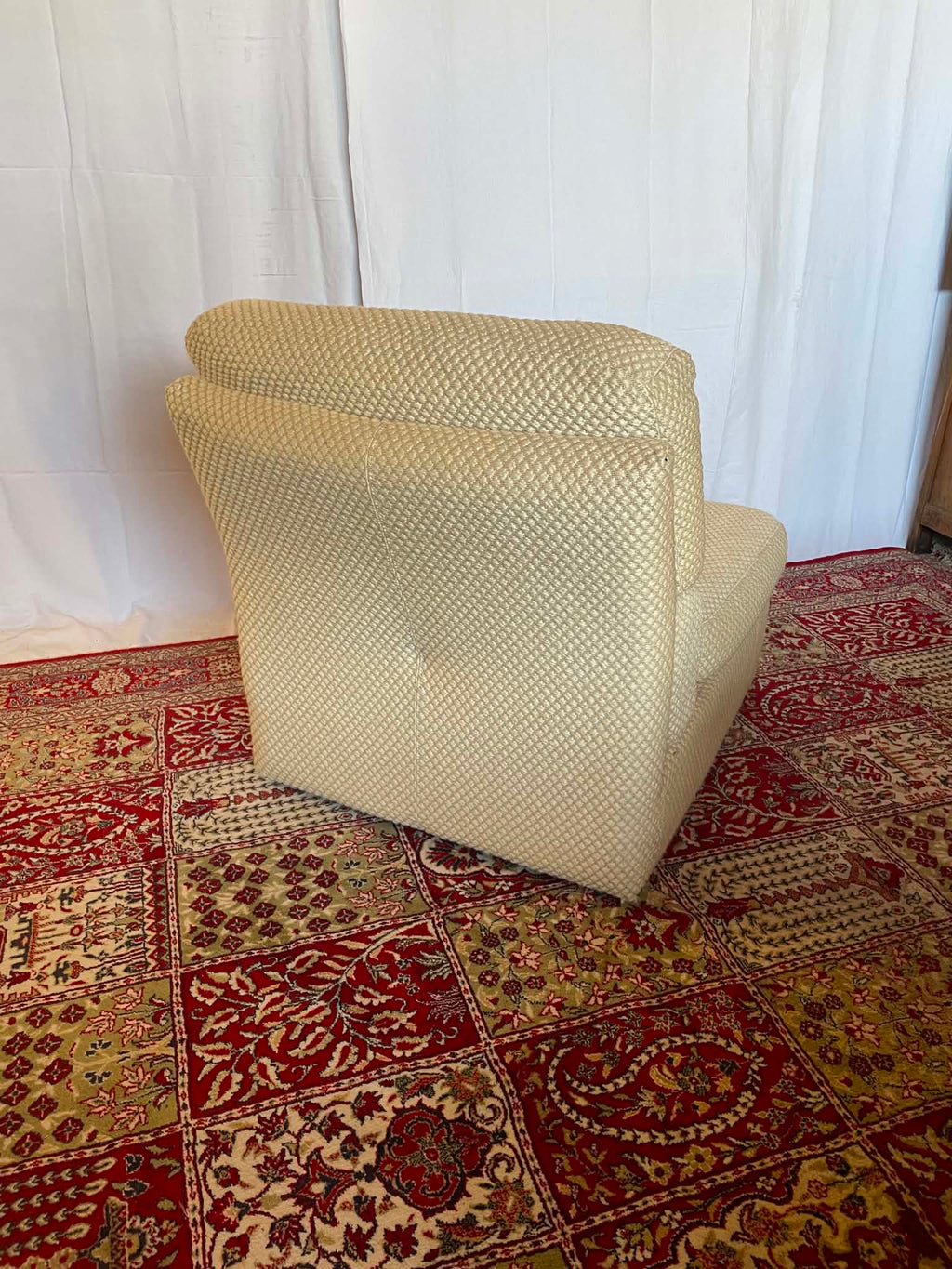 Chauffeuse vintage Swann en tissu beige texturé