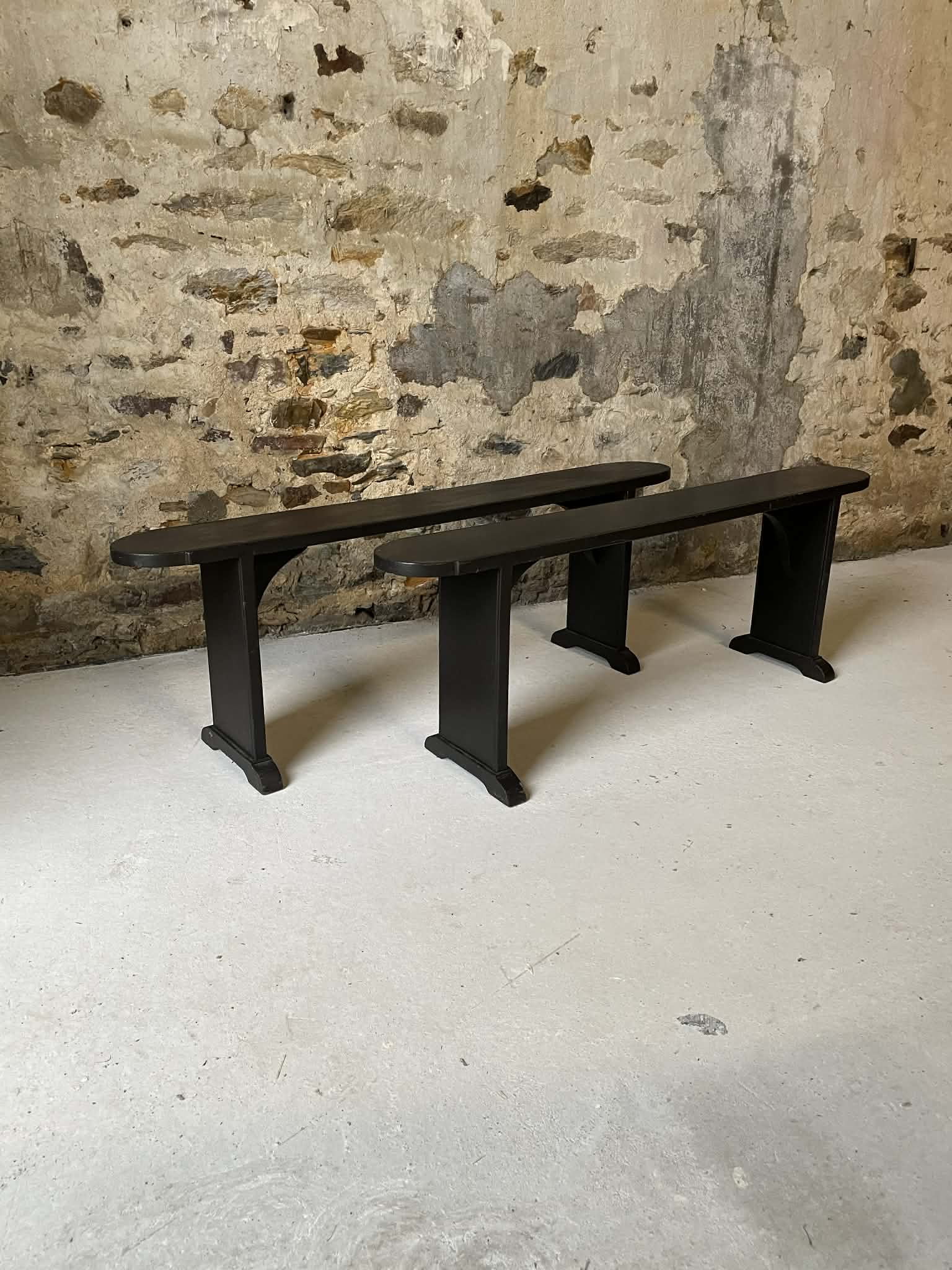Paire de bancs en bois massif noir