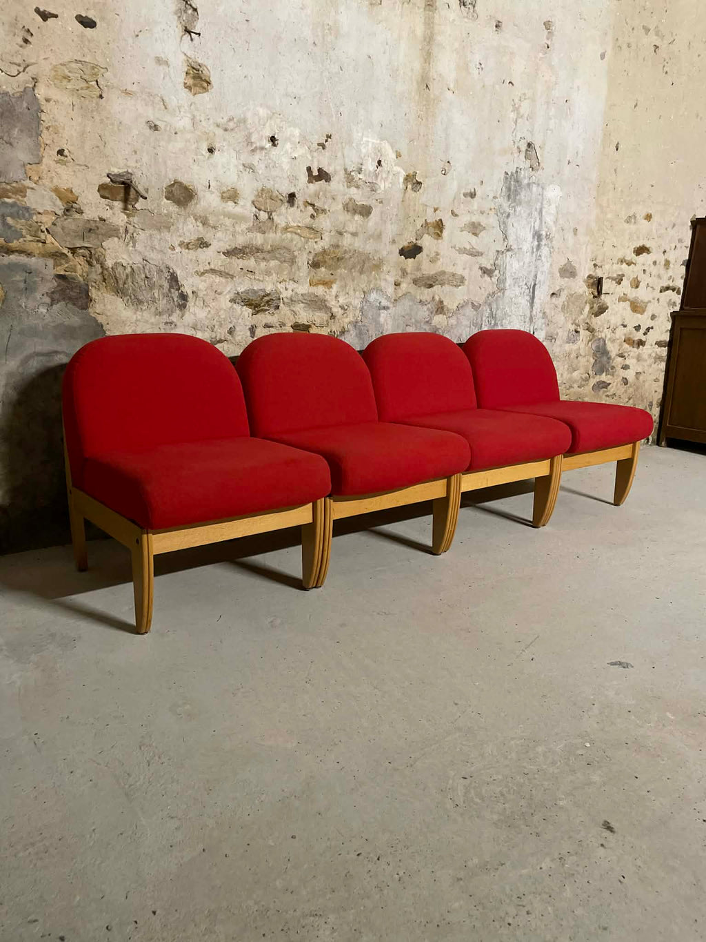 Chauffeuses vintage tissu rouge et bois clair