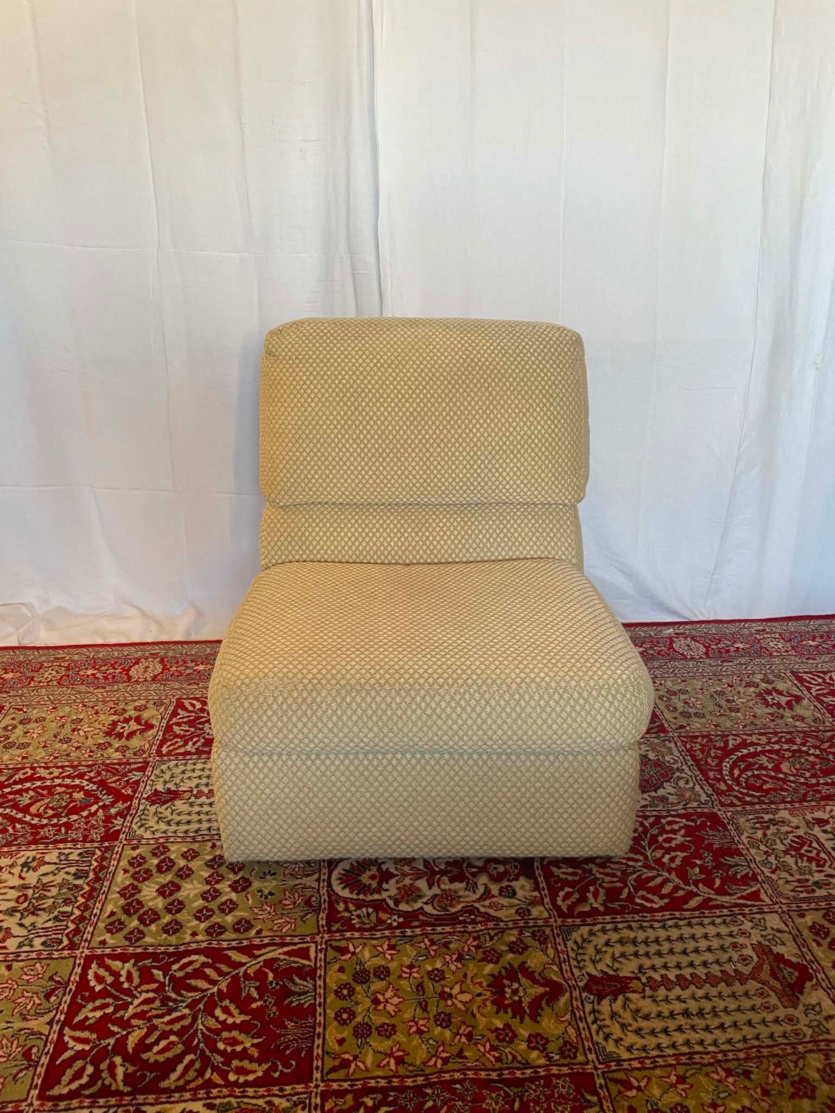 Chauffeuse vintage Swann en tissu beige texturé