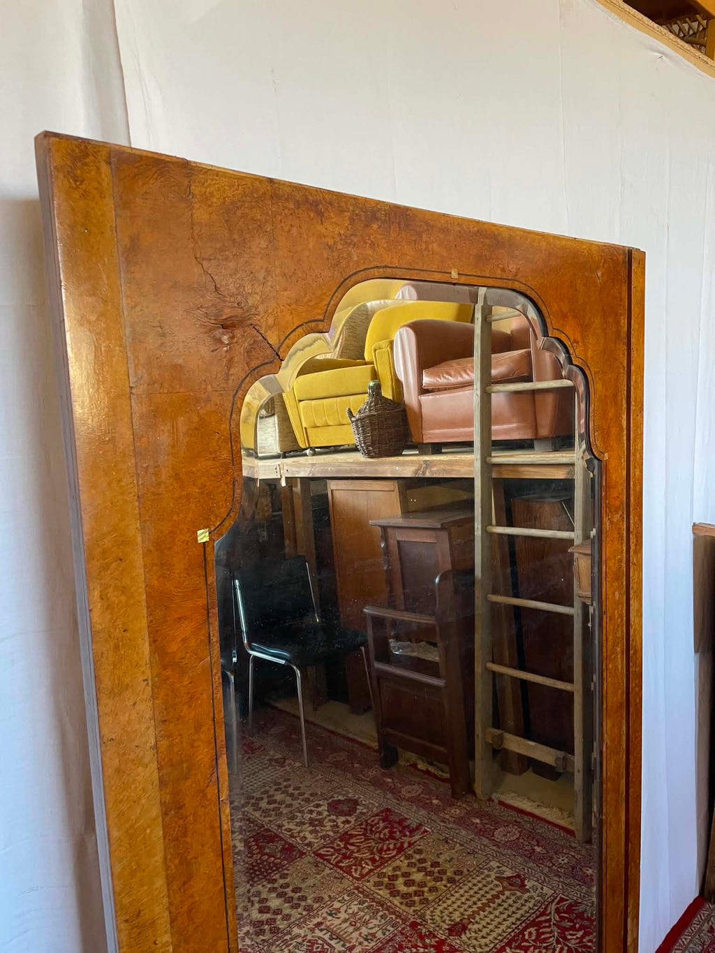 Grand miroir ancien en loupe de bois et incrustations de nacre – Style Art déco