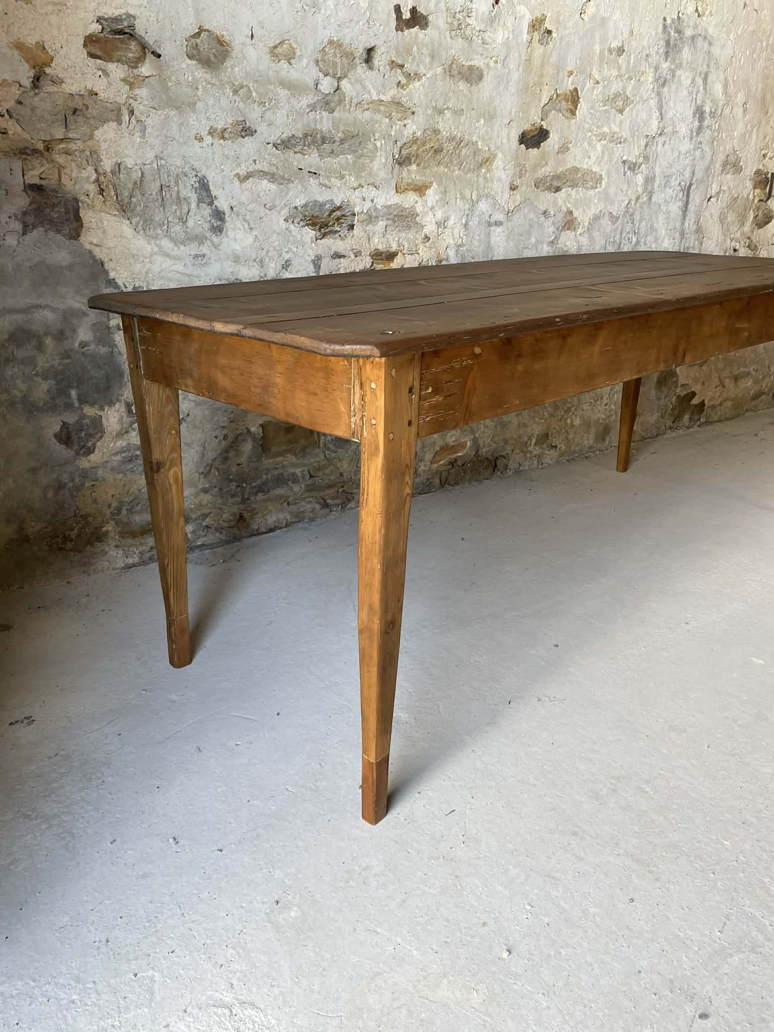 Table ancienne en bois pieds fuseaux