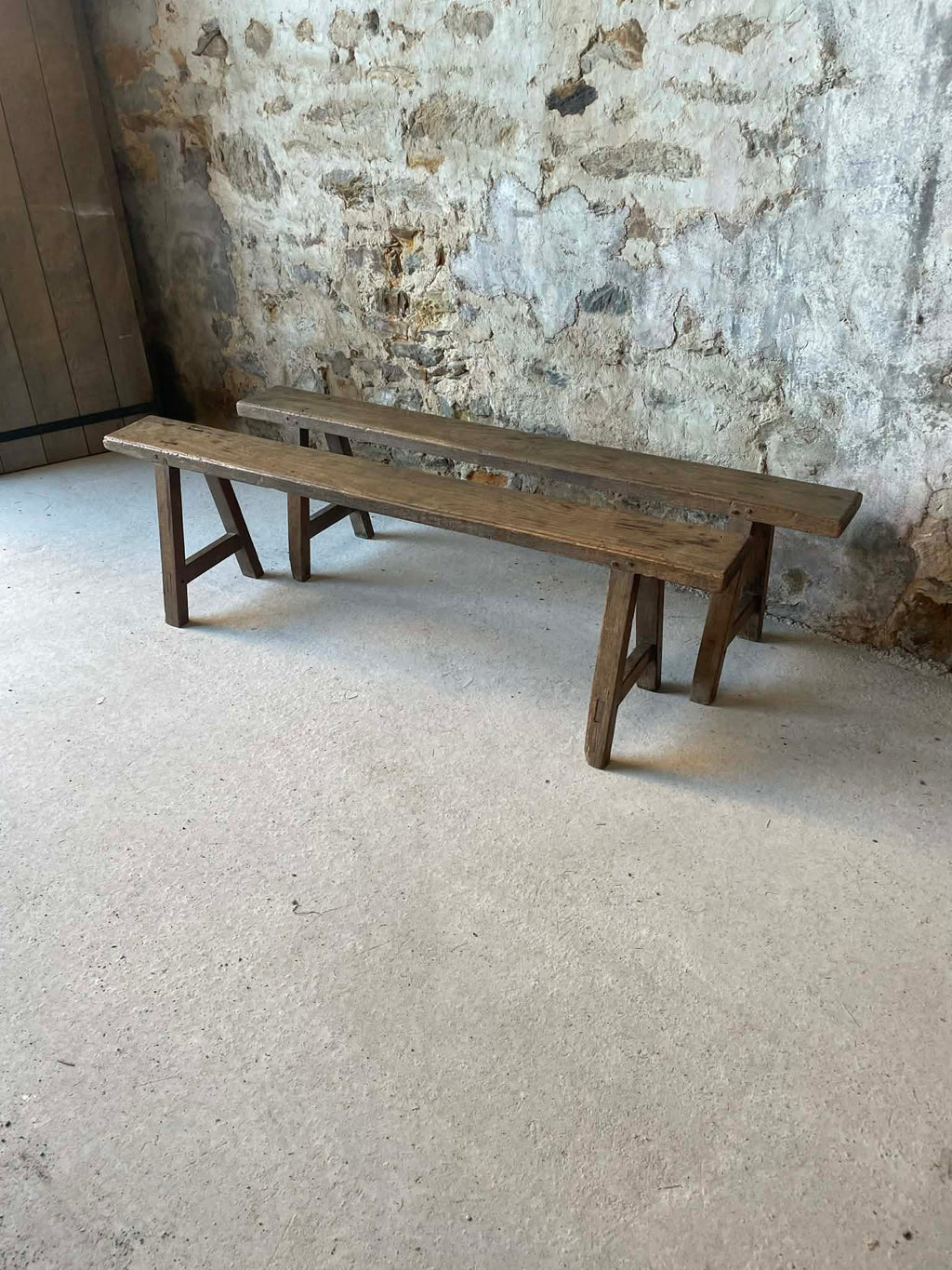 Lot de 2 bancs ancien en bois massif – style rustique