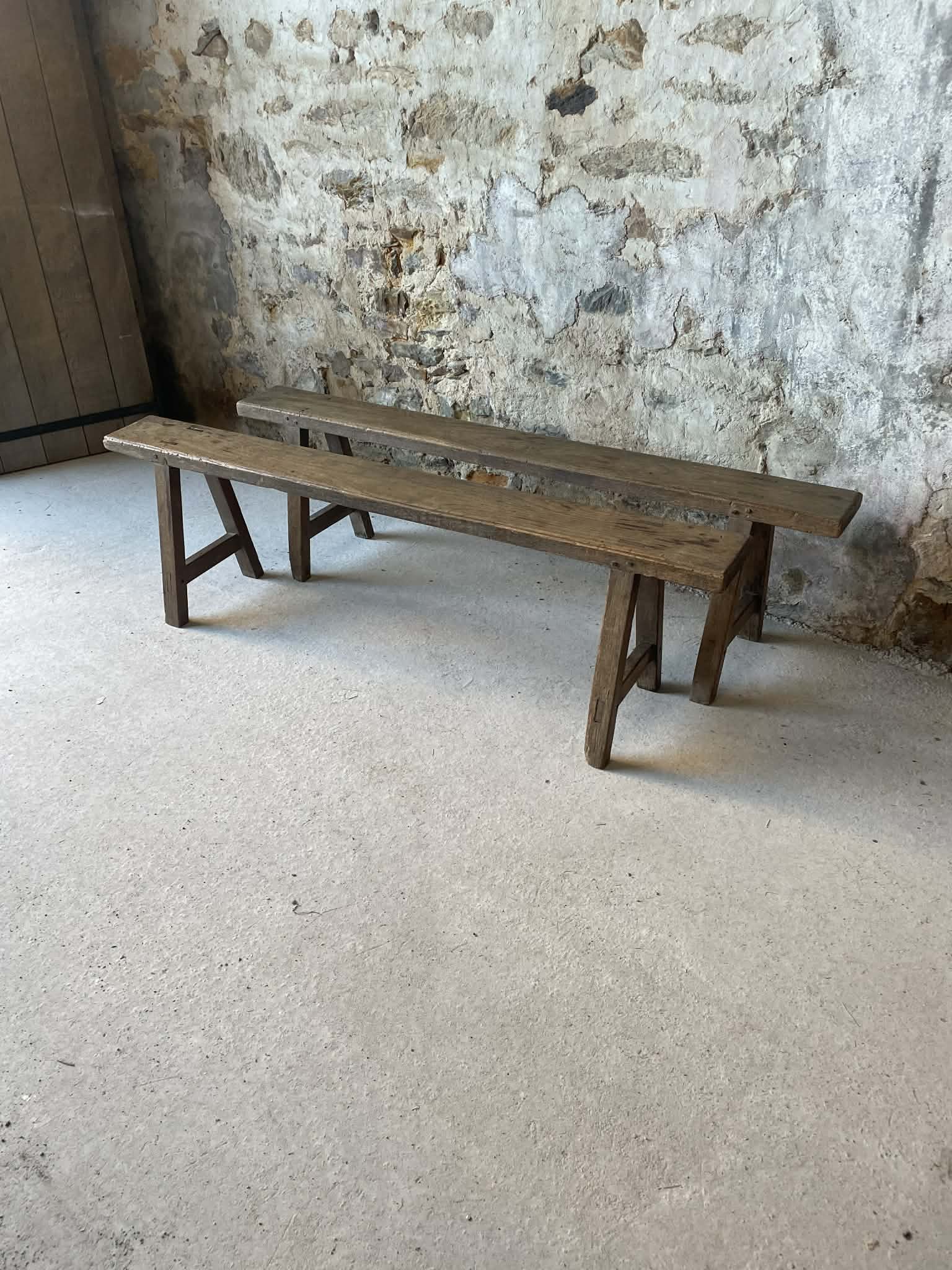 Lot de 2 bancs ancien en bois massif – style rustique