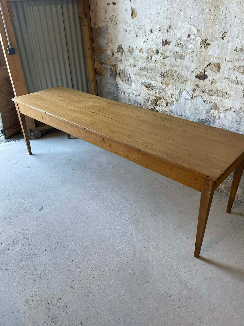 Grande table ancienne en bois pieds fuseaux