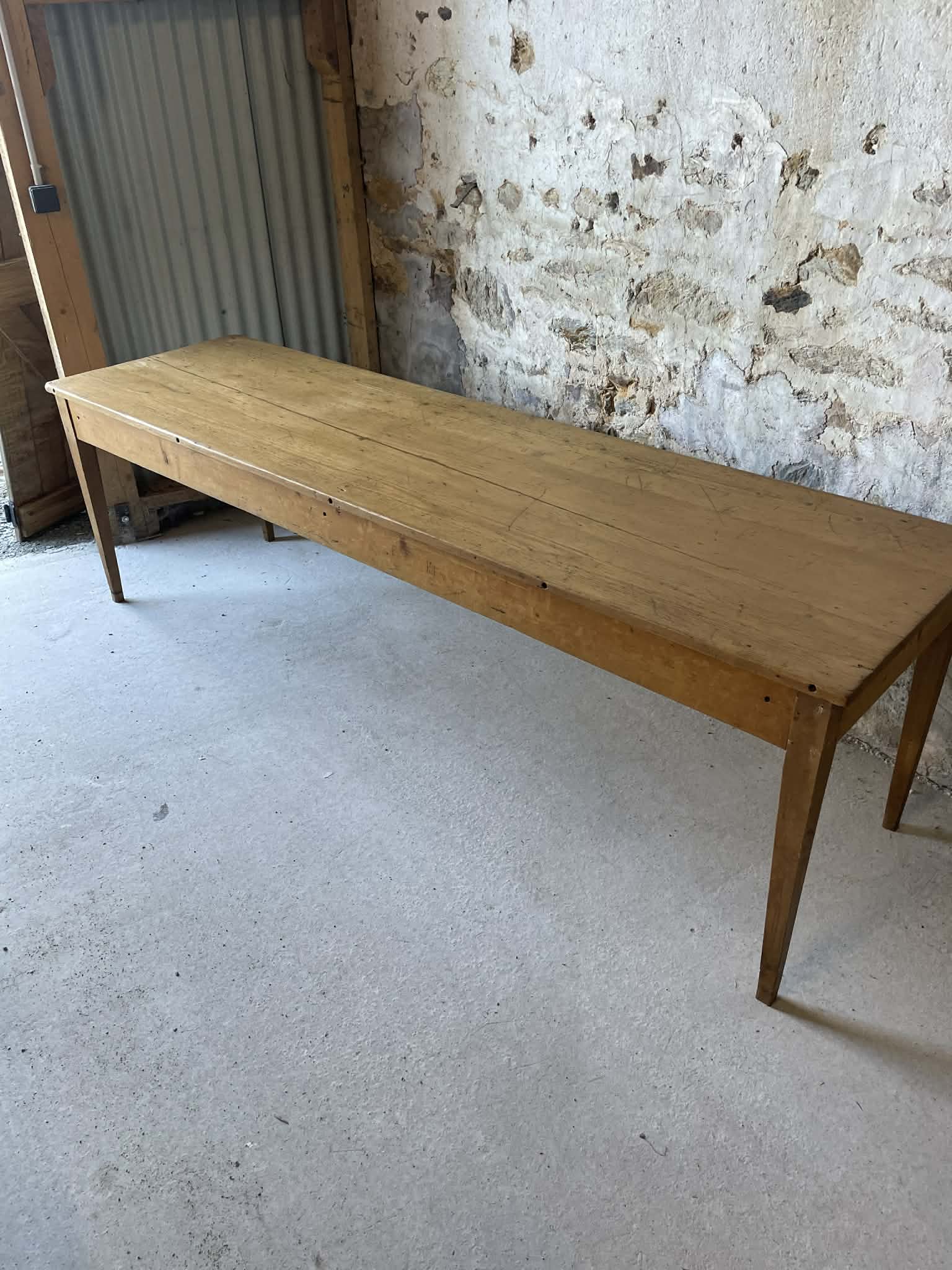Grande table ancienne en bois pieds fuseaux