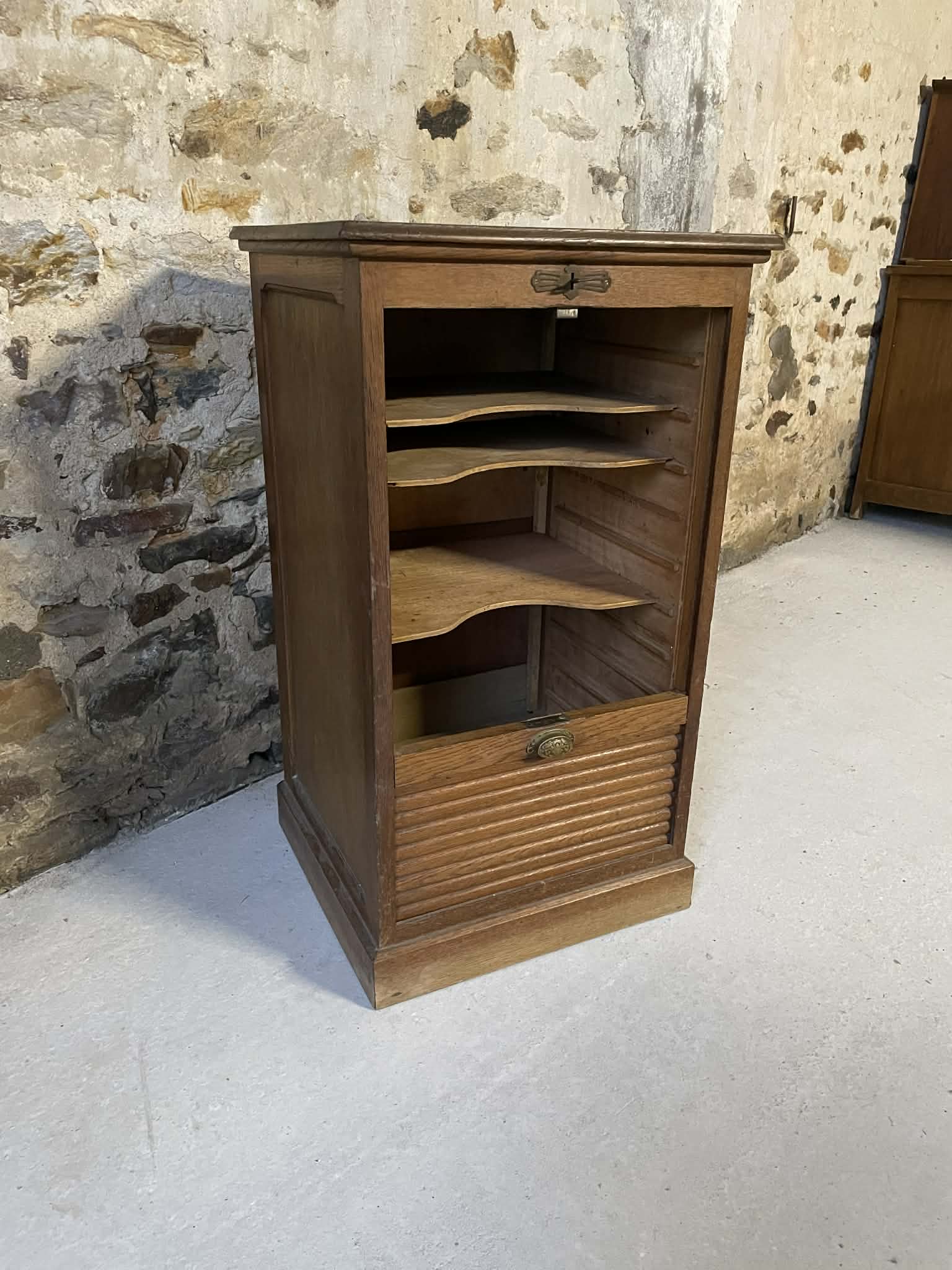 Meuble à rideau vintage en bois