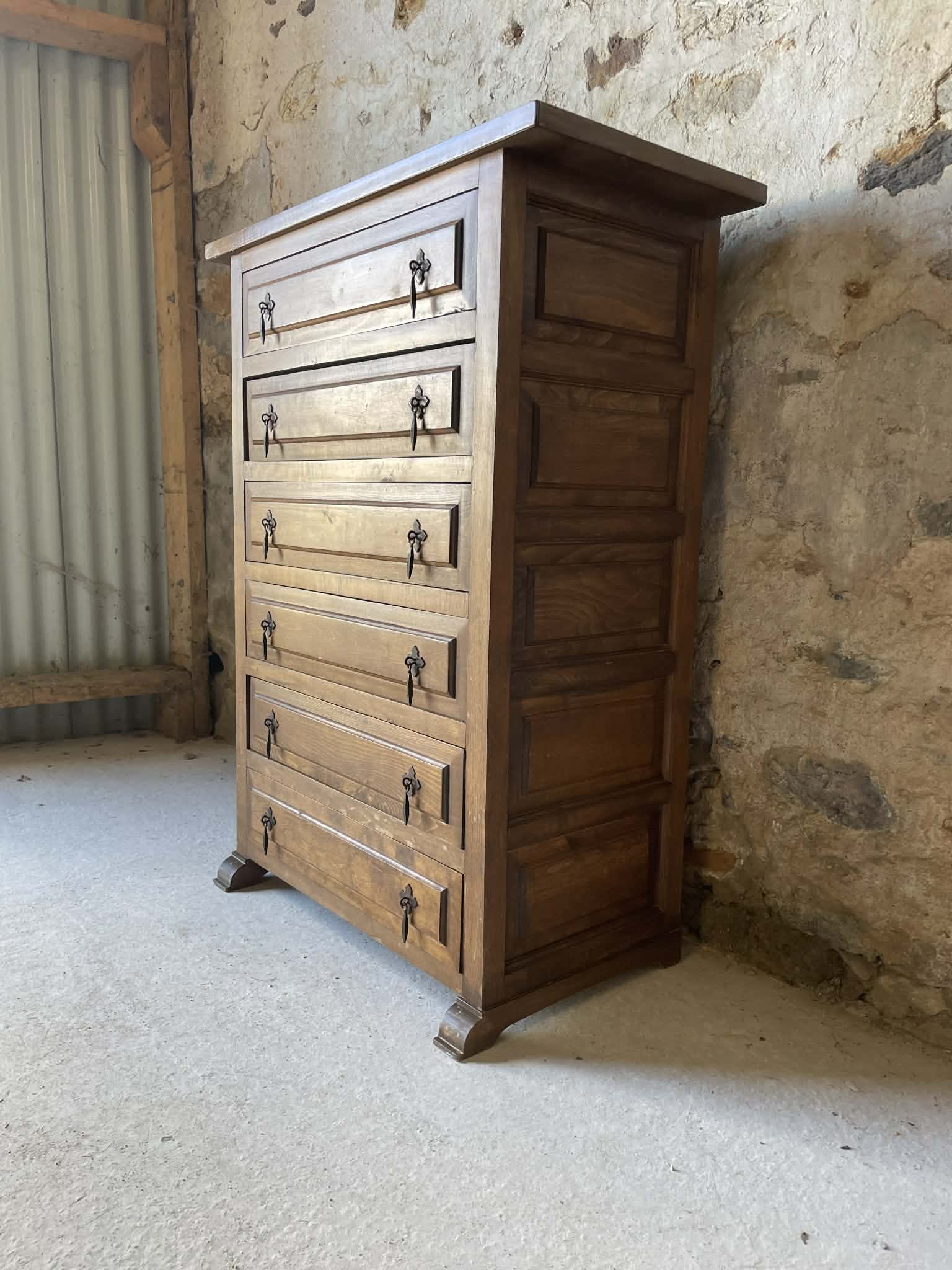 Commode écossaise en bois d’olivier – 6 tiroirs