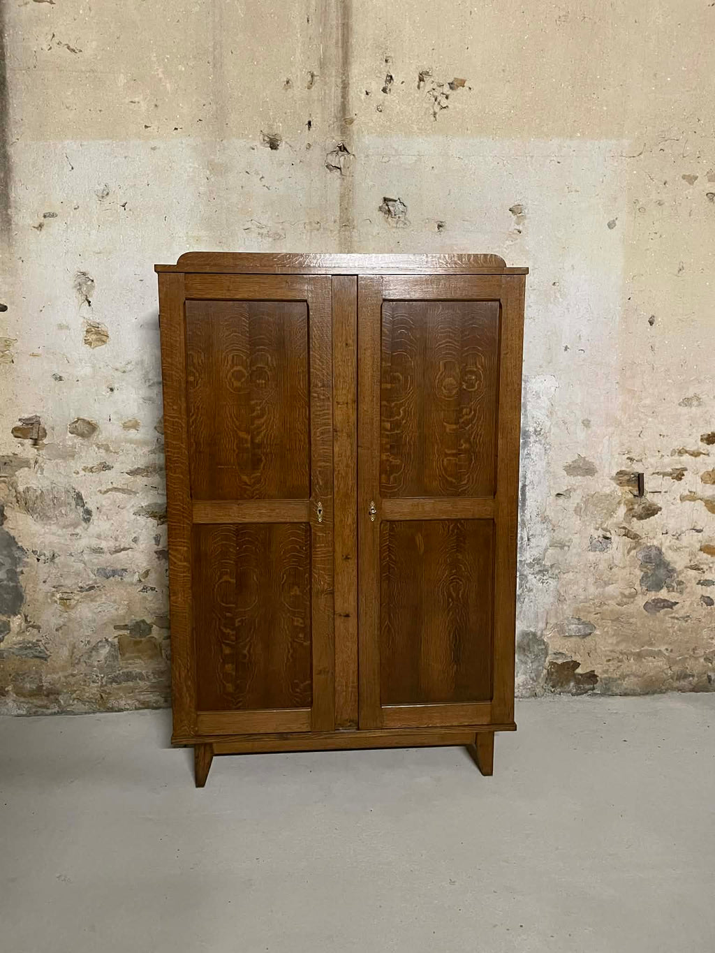 Armoire penderie ancienne en chêne massif