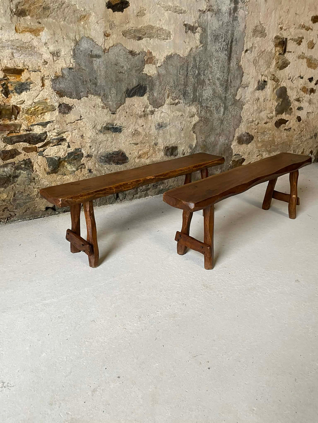 Lot de petits bancs rustiques en chêne massif