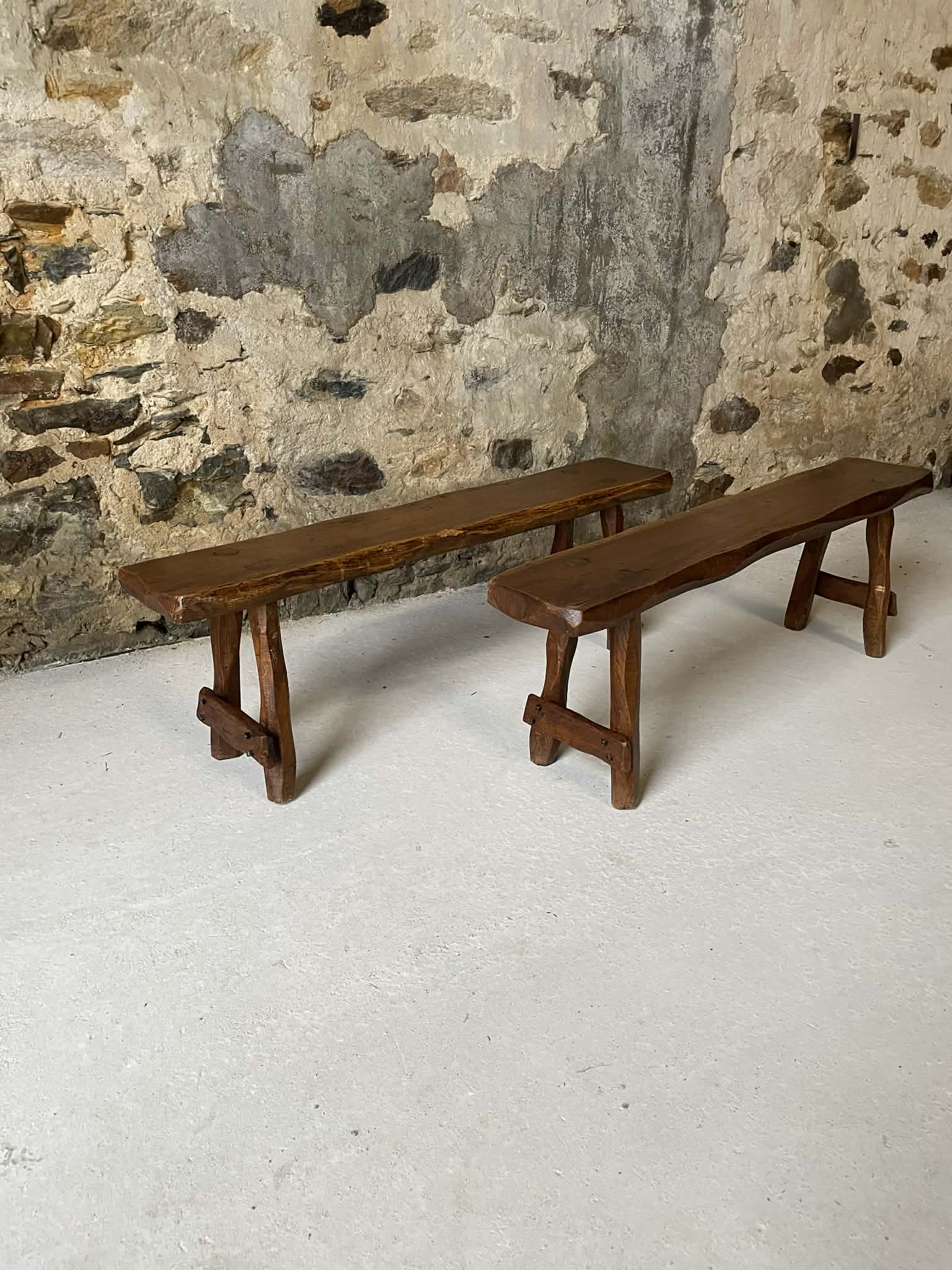 Lot de petits bancs rustiques en chêne massif