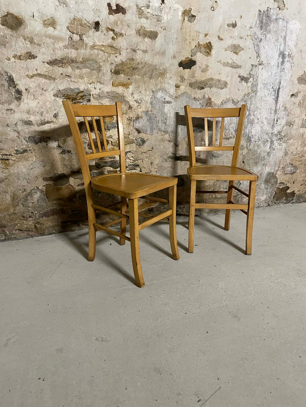 Paire de chaises vintage en bois clair