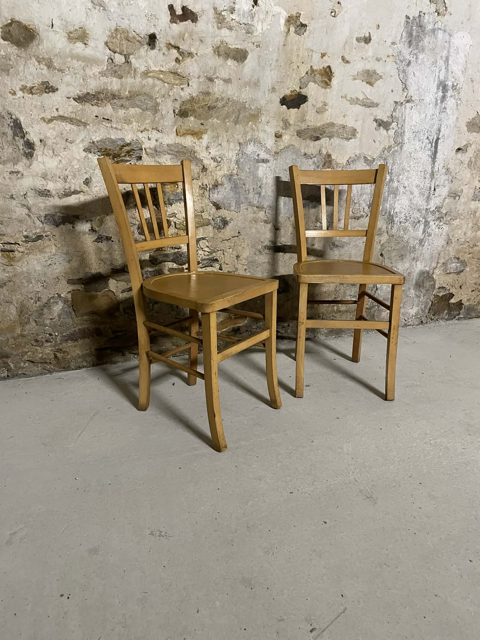 Paire de chaises vintage en bois clair