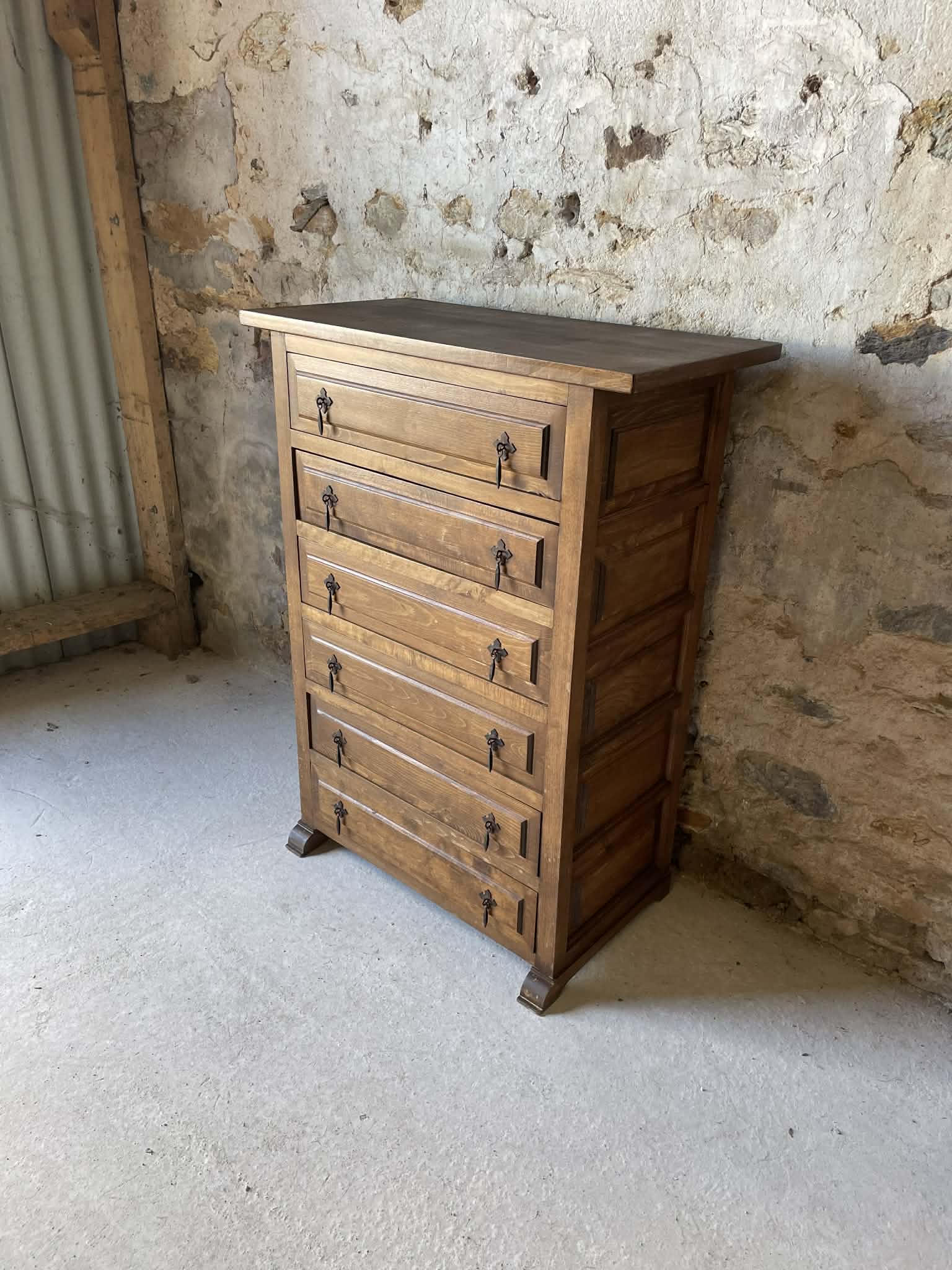 Commode écossaise en bois d’olivier – 6 tiroirs