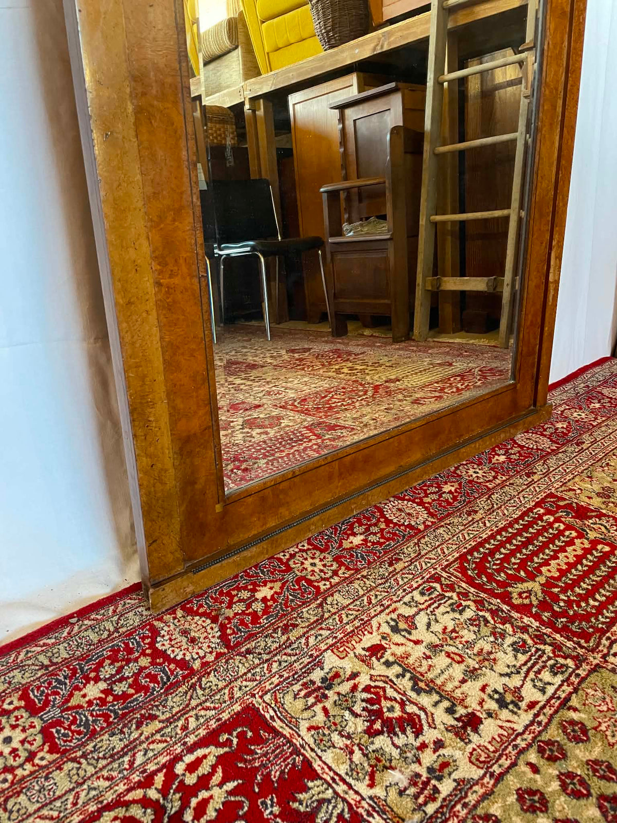 Grand miroir ancien en loupe de bois et incrustations de nacre – Style Art déco