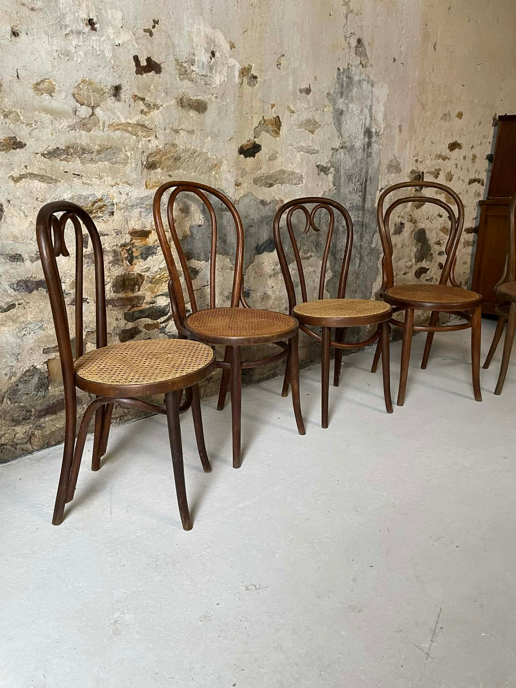 Lot de 5 chaises bistrot en bois courbé et cannage