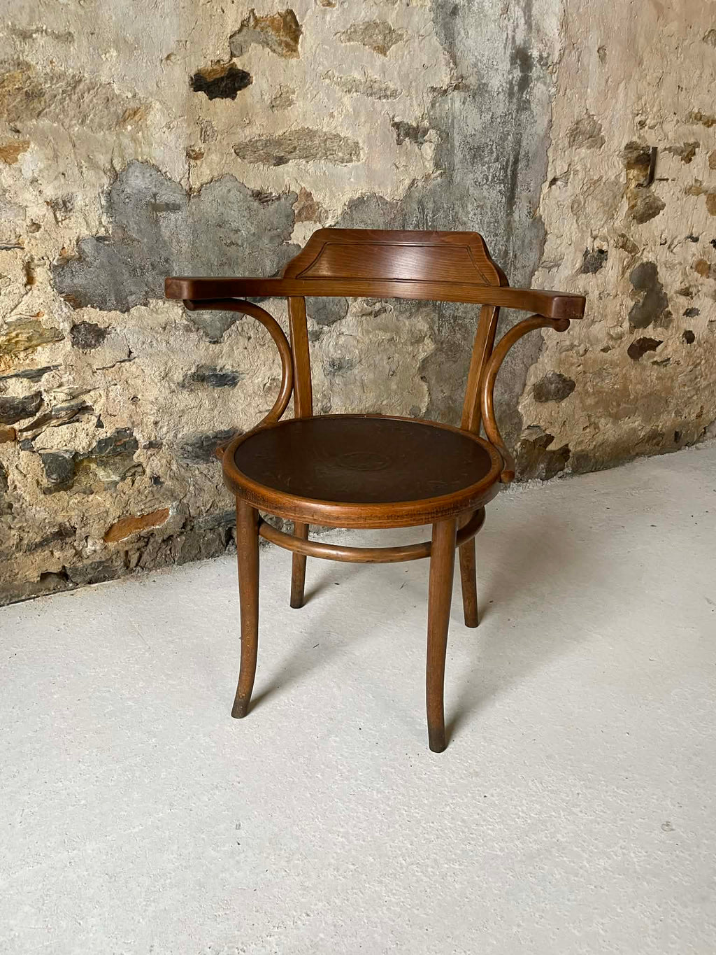 Fauteuil Thonet ancien en bois cintré – estampillé
