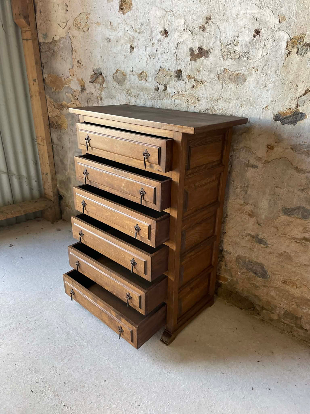Commode écossaise en bois d’olivier – 6 tiroirs