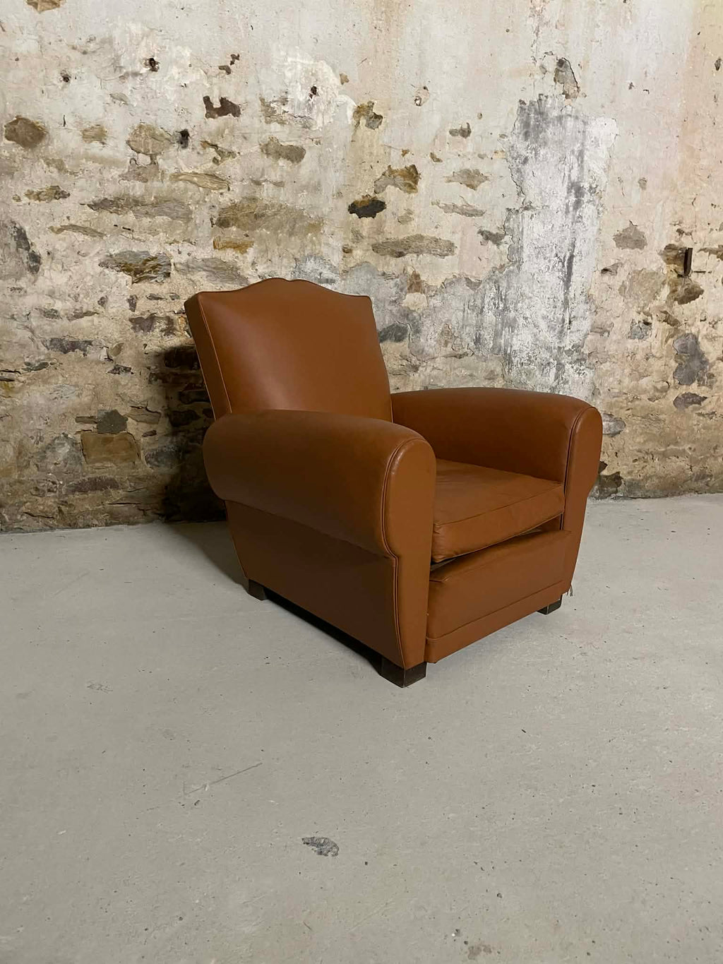 Paire de fauteuils vintage en simili cuir camel style club