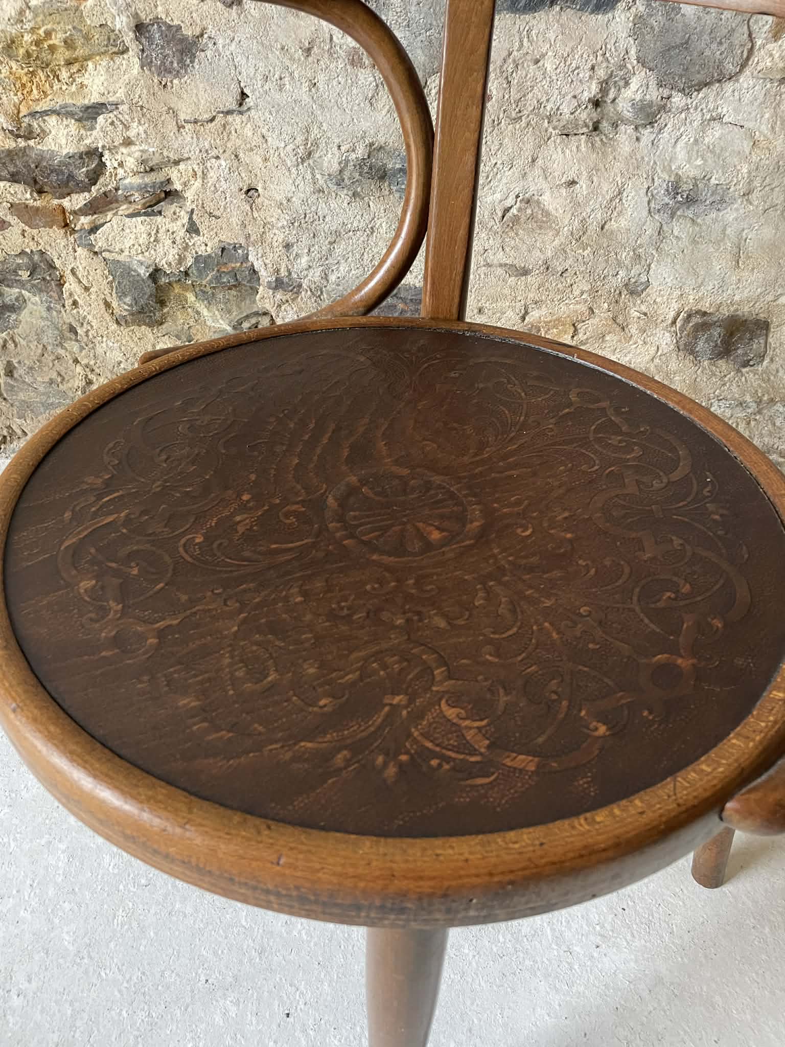 Fauteuil Thonet ancien en bois cintré – estampillé