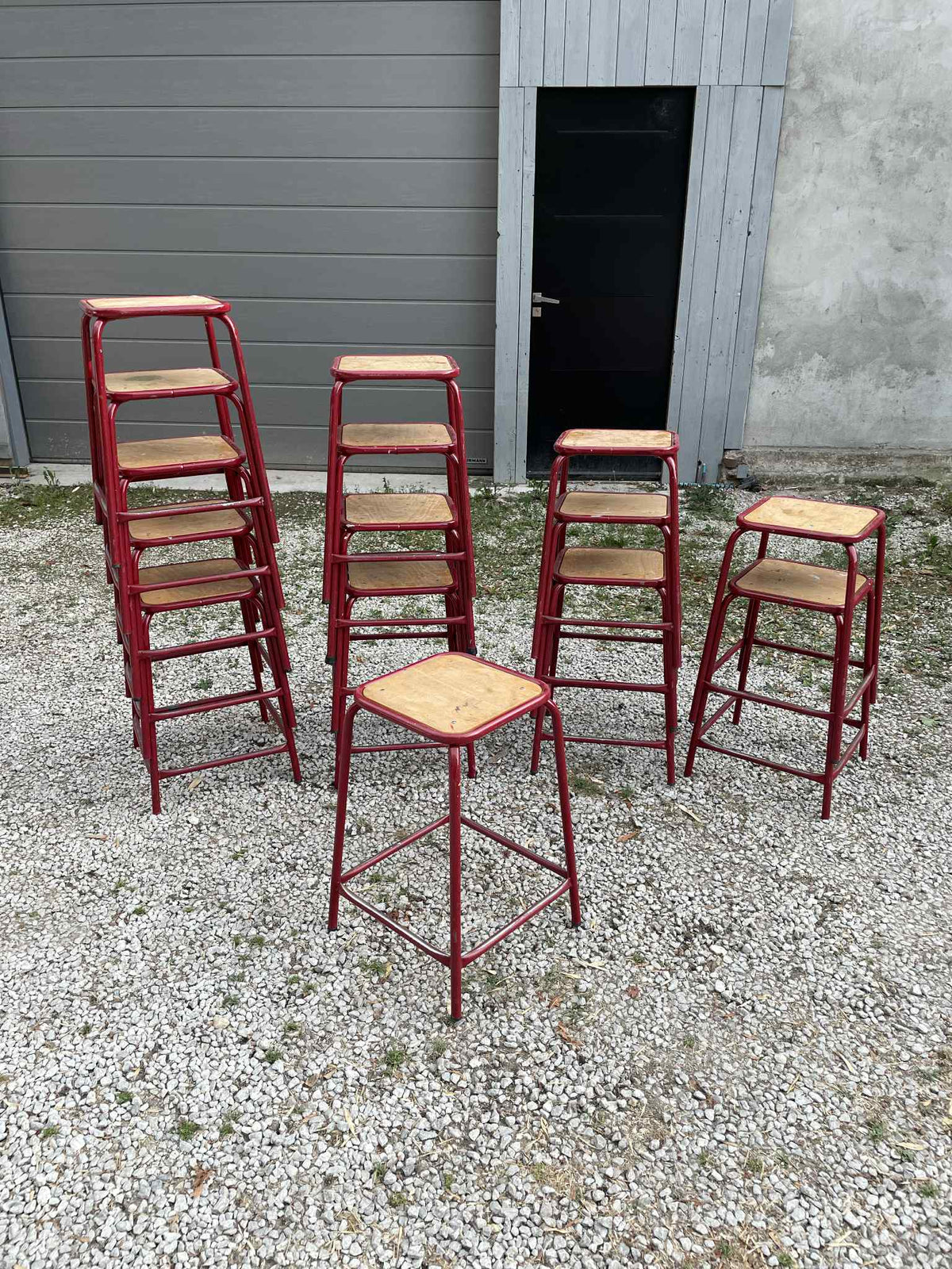 Tabourets anciens d'école