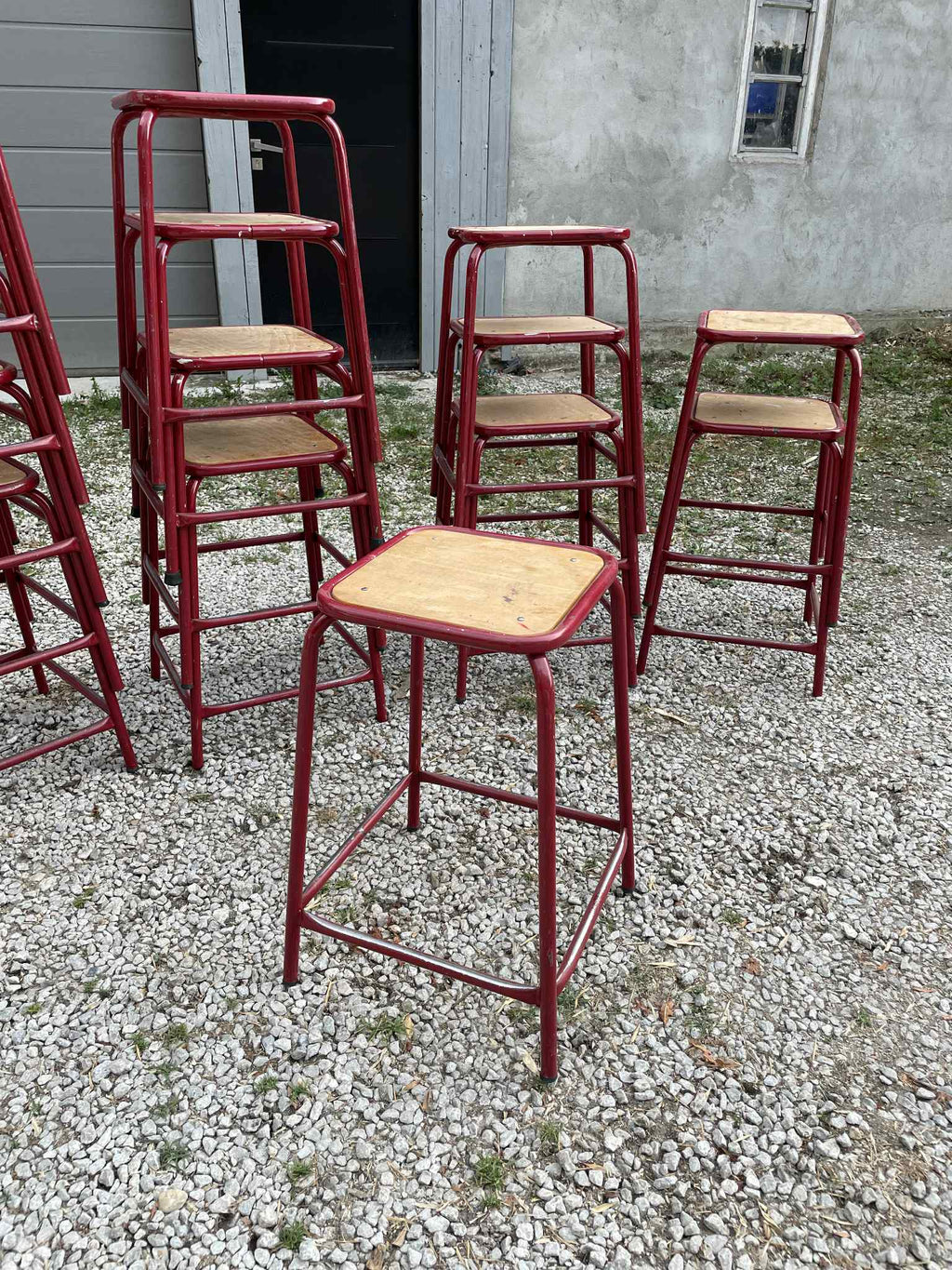 Tabourets anciens d'école