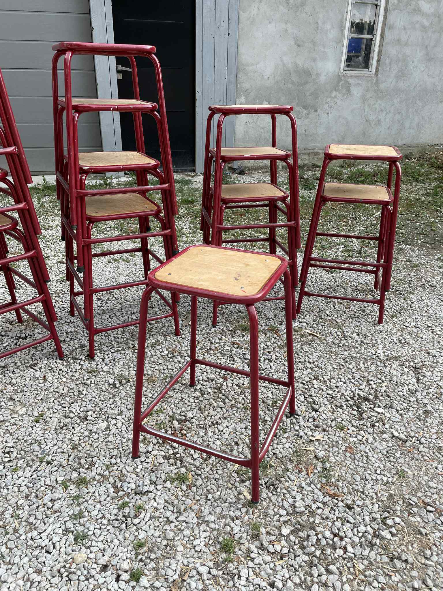 Tabourets anciens d'école