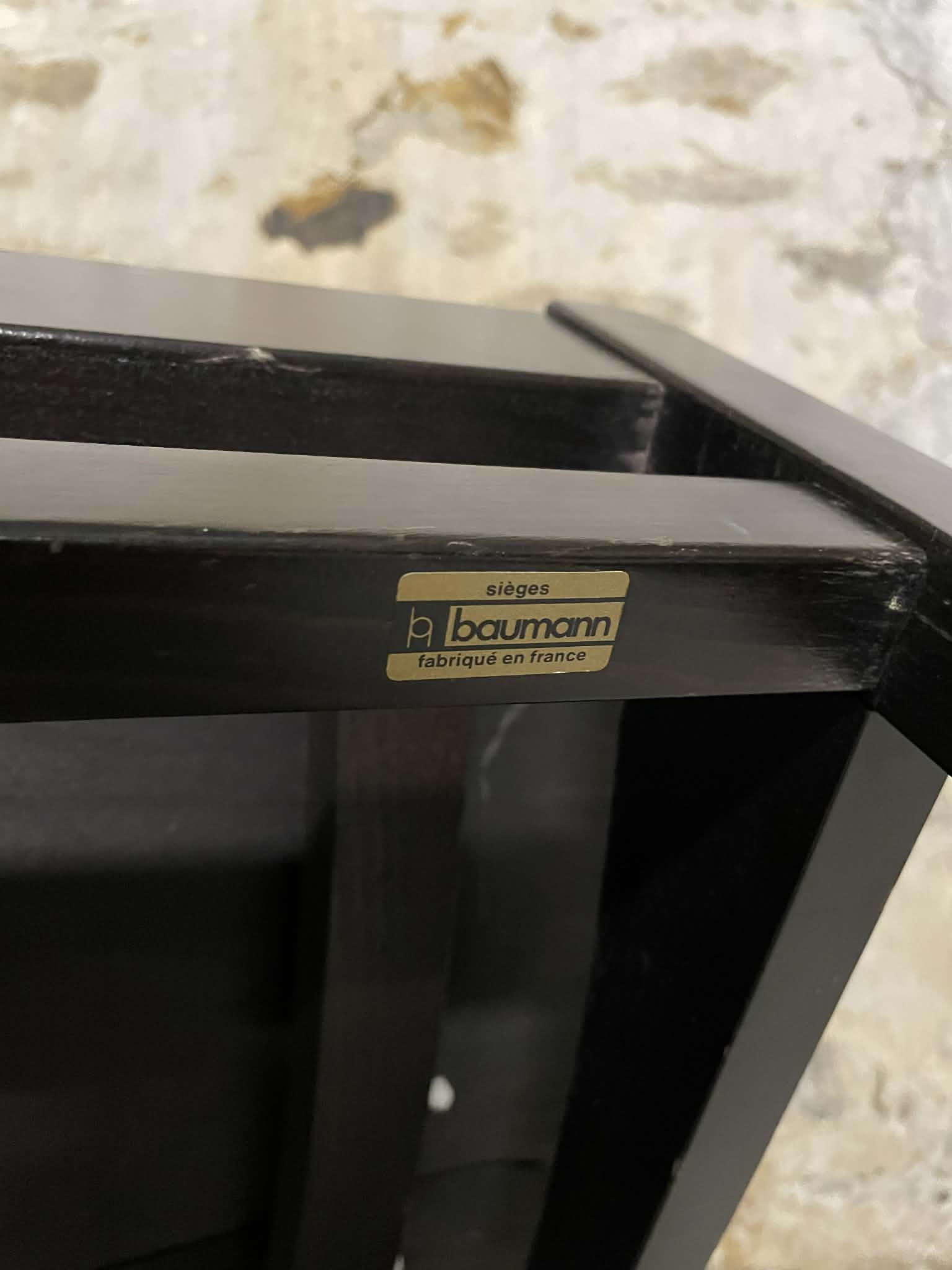 Fauteuil Baumann vintage en bois noir et tissu rouge