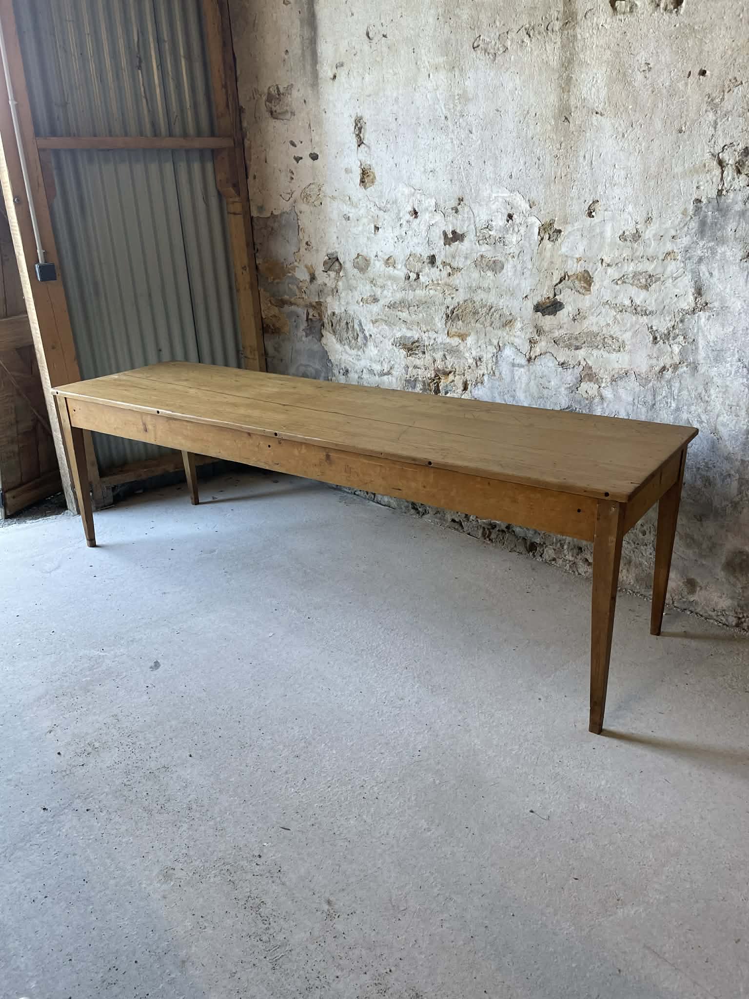 Grande table ancienne en bois pieds fuseaux