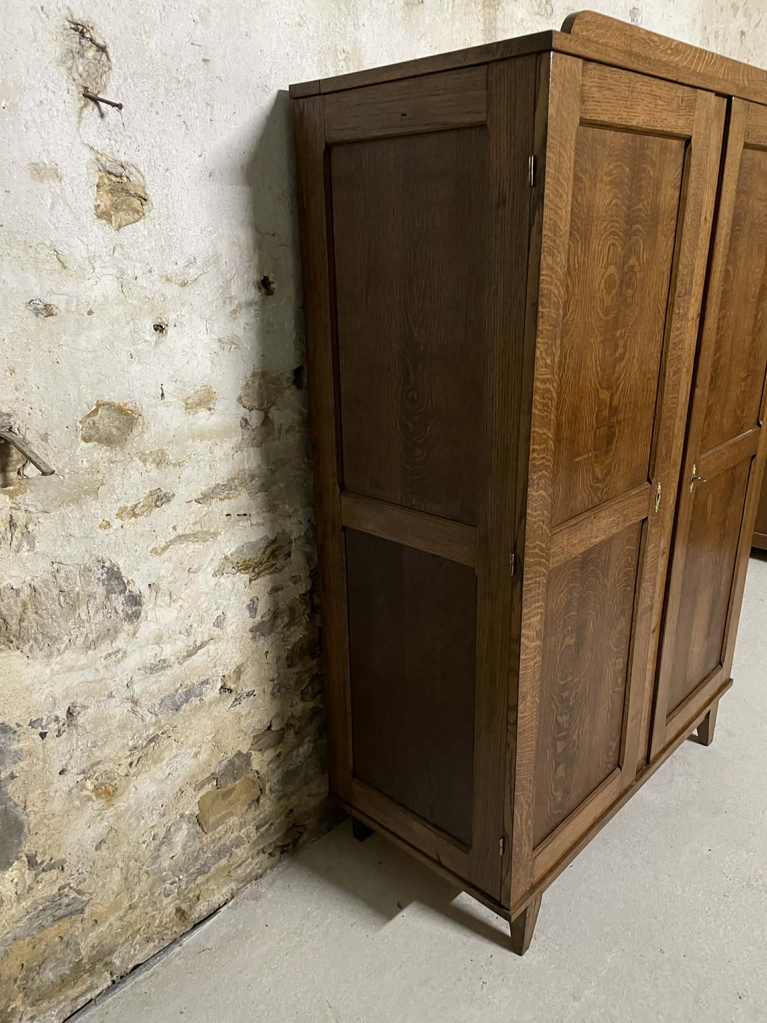 Armoire penderie ancienne en chêne massif