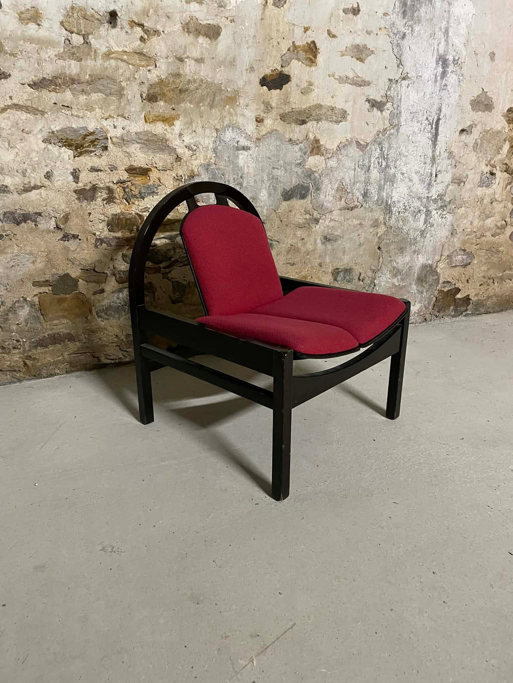 Fauteuil Baumann vintage en bois noir et tissu rouge