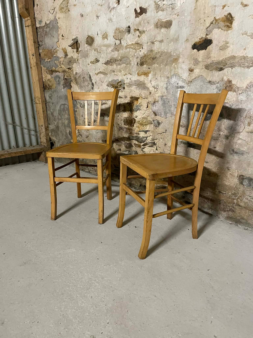 Paire de chaises vintage en bois clair