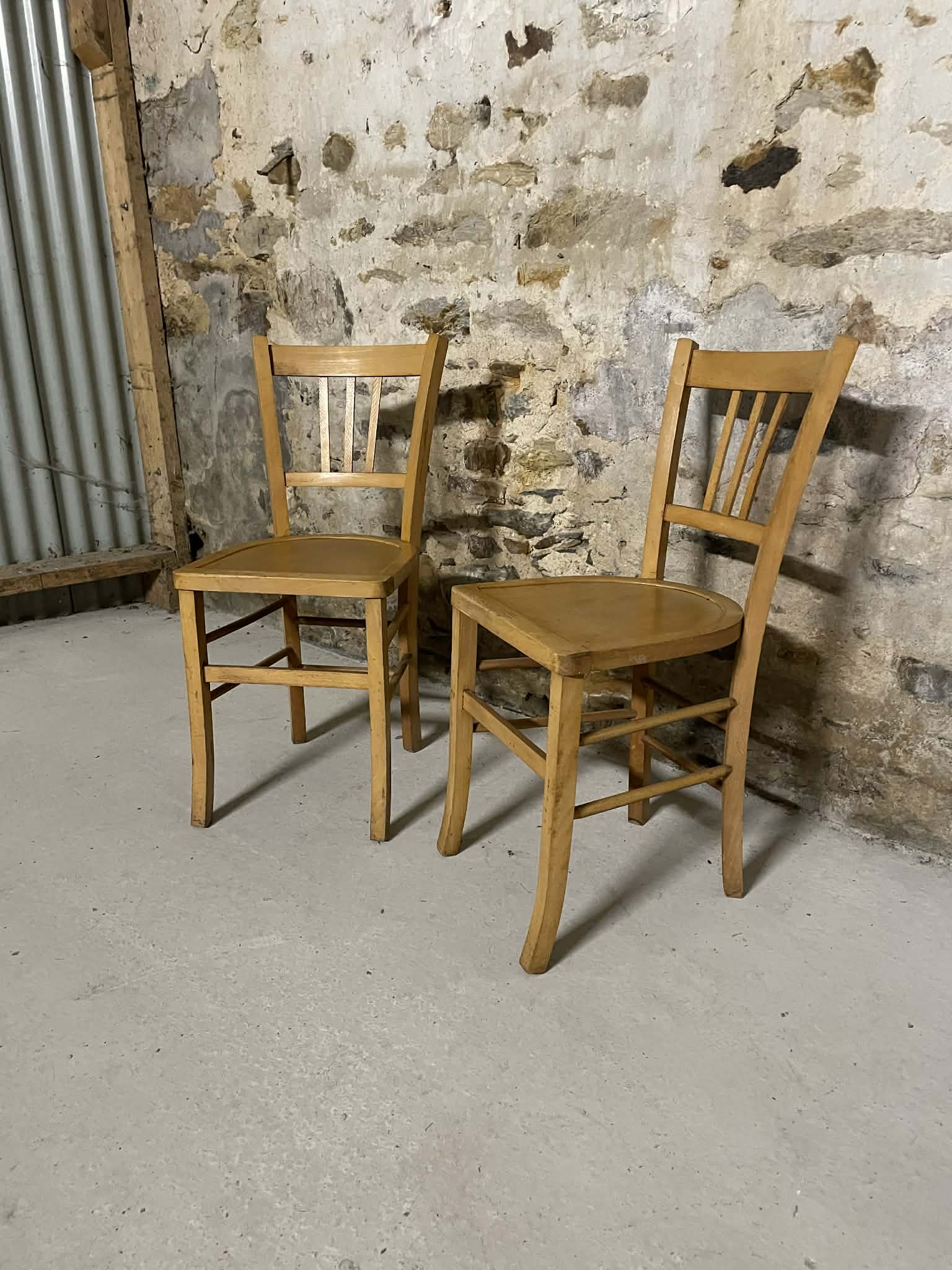 Paire de chaises vintage en bois clair