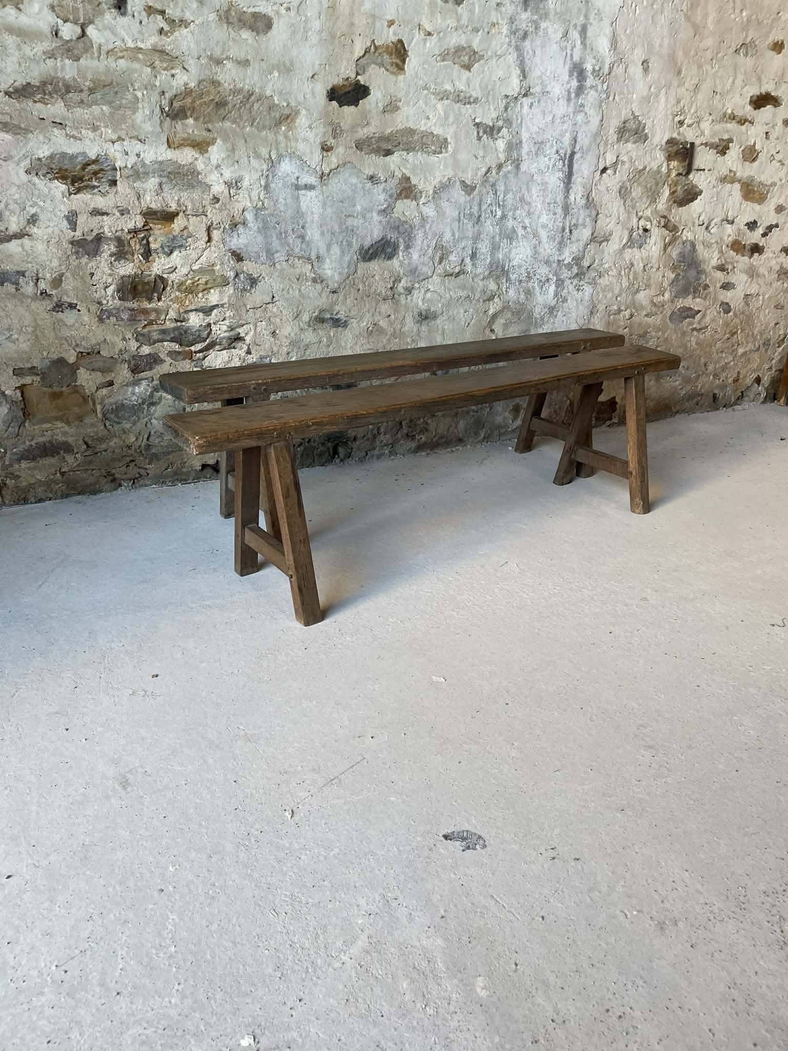 Lot de 2 bancs ancien en bois massif – style rustique