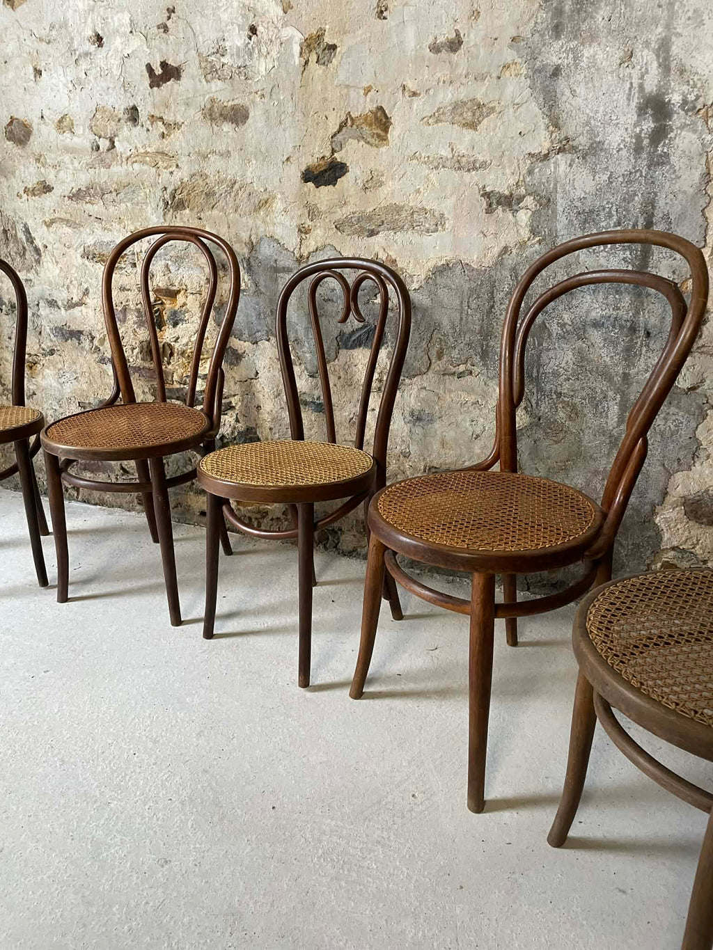 Lot de 5 chaises bistrot en bois courbé et cannage