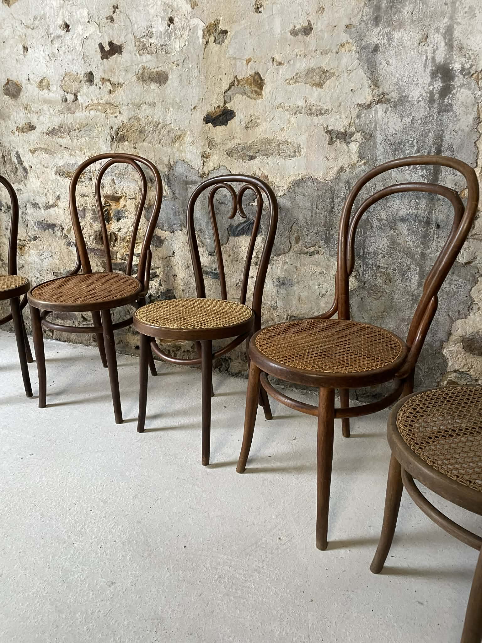 Lot de 5 chaises bistrot en bois courbé et cannage