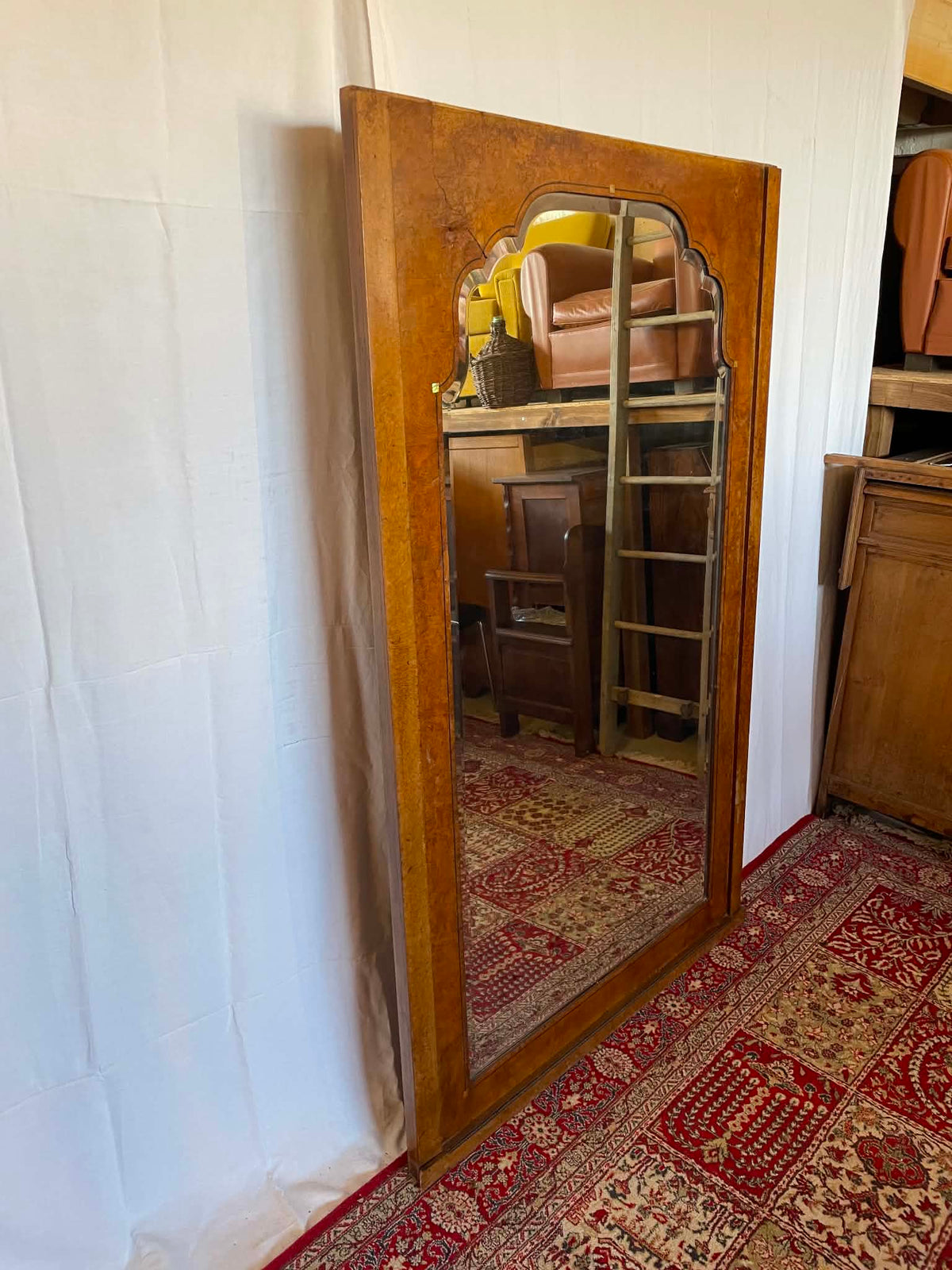 Grand miroir ancien en loupe de bois et incrustations de nacre – Style Art déco