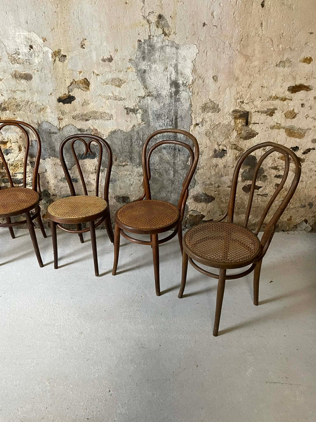 Lot de 5 chaises bistrot en bois courbé et cannage